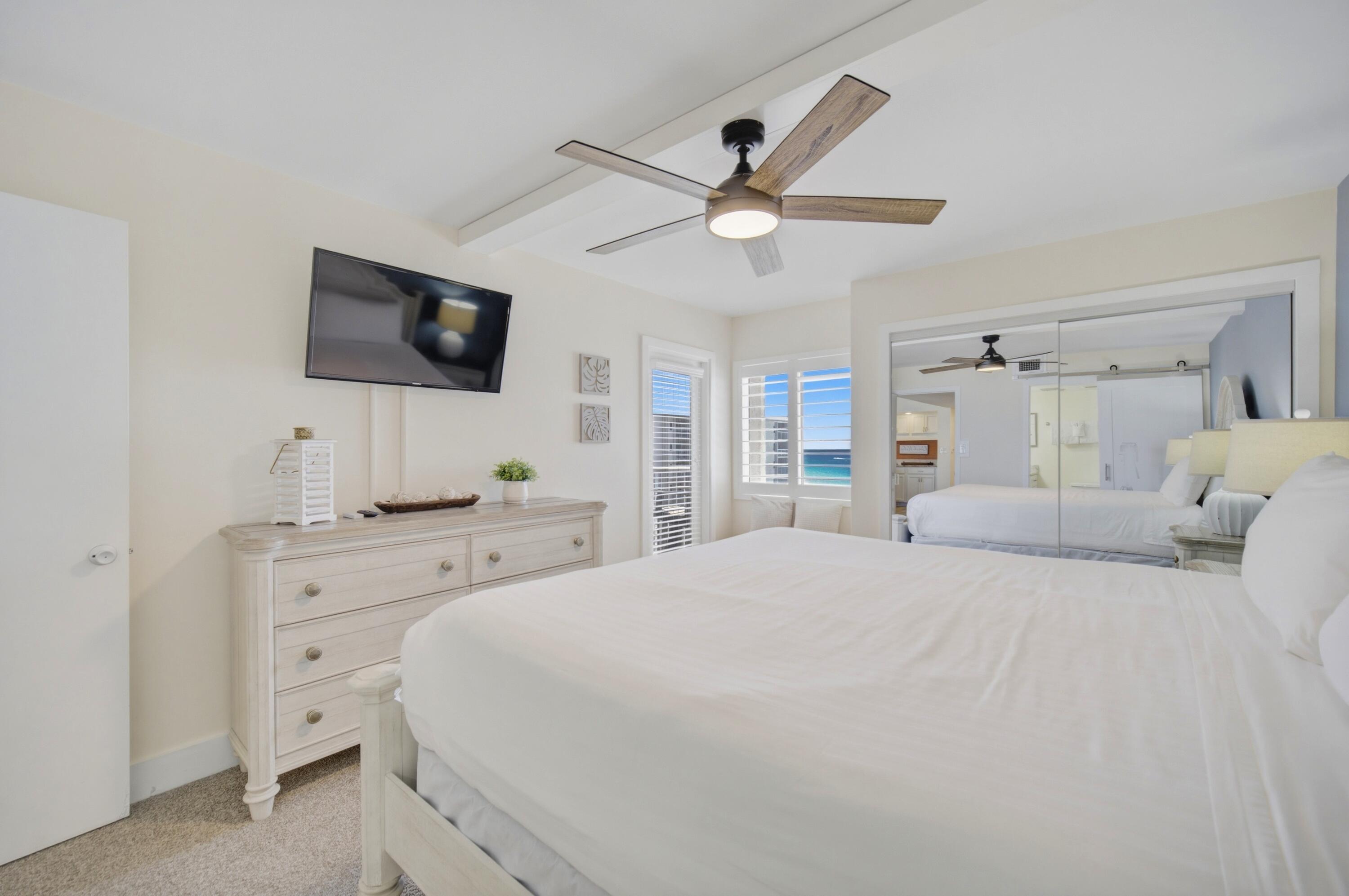 HOLIDAY SURF & RACQUET CLUB - Residential