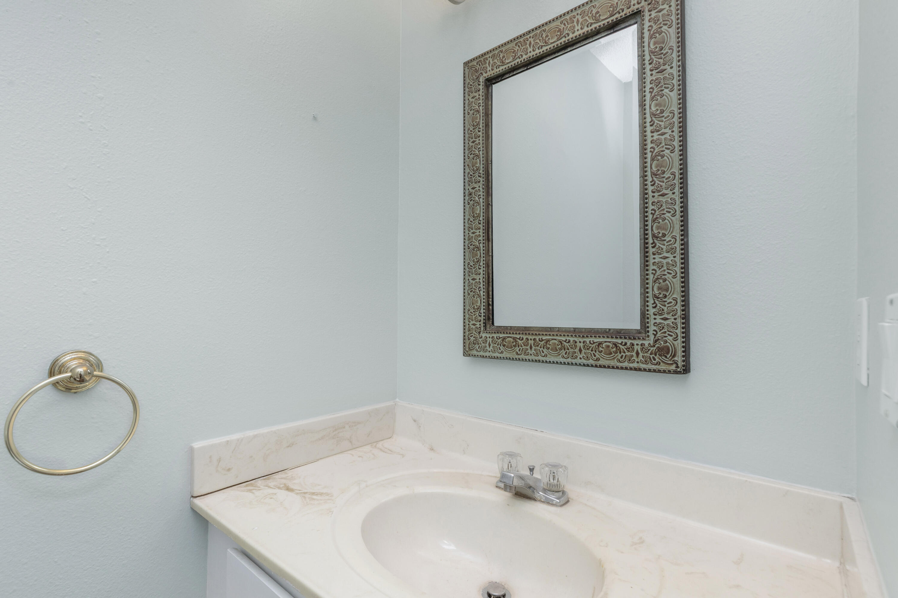 BIENVILLE SQUARE T/H - Residential Lease