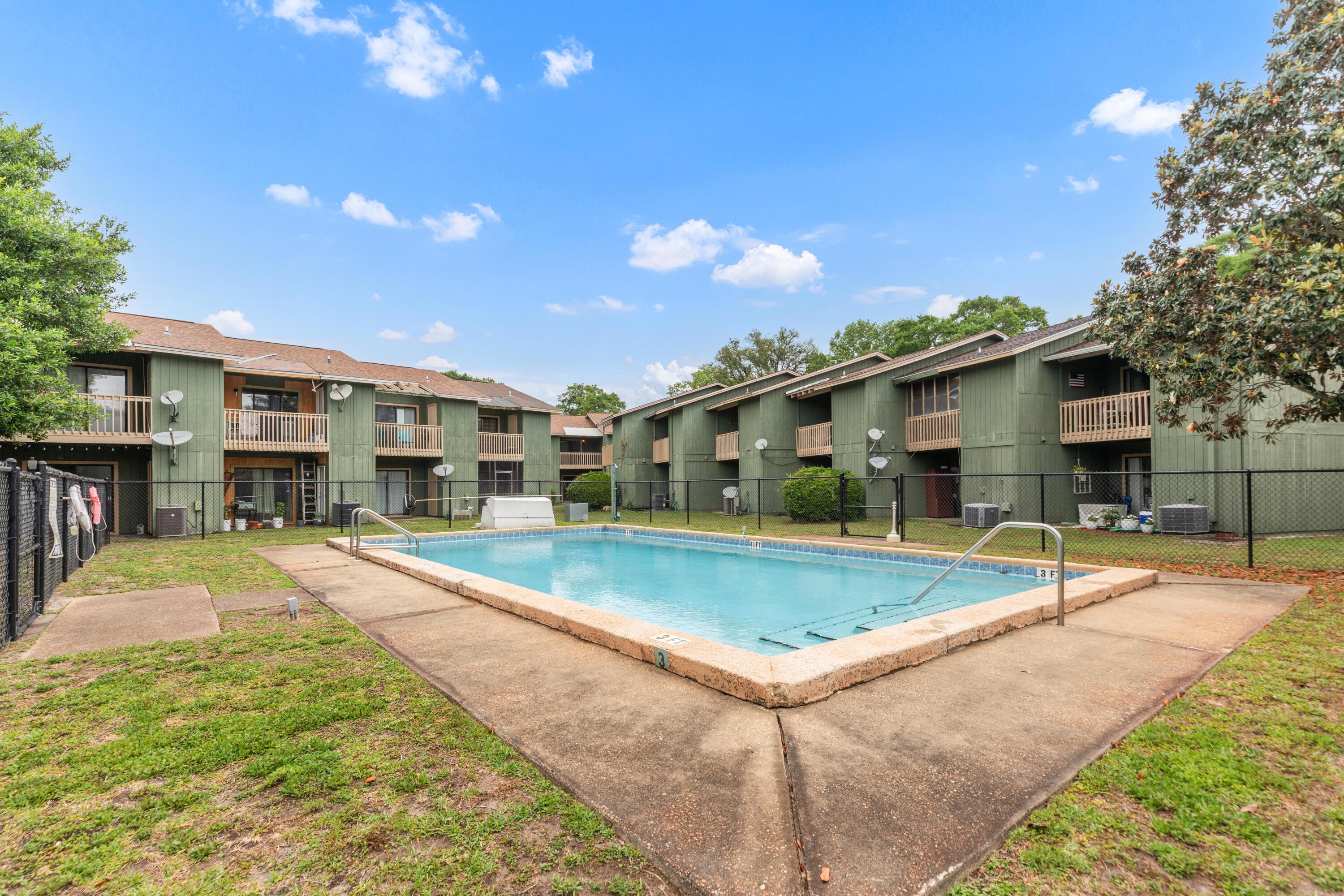 BIENVILLE SQUARE T/H - Residential Lease