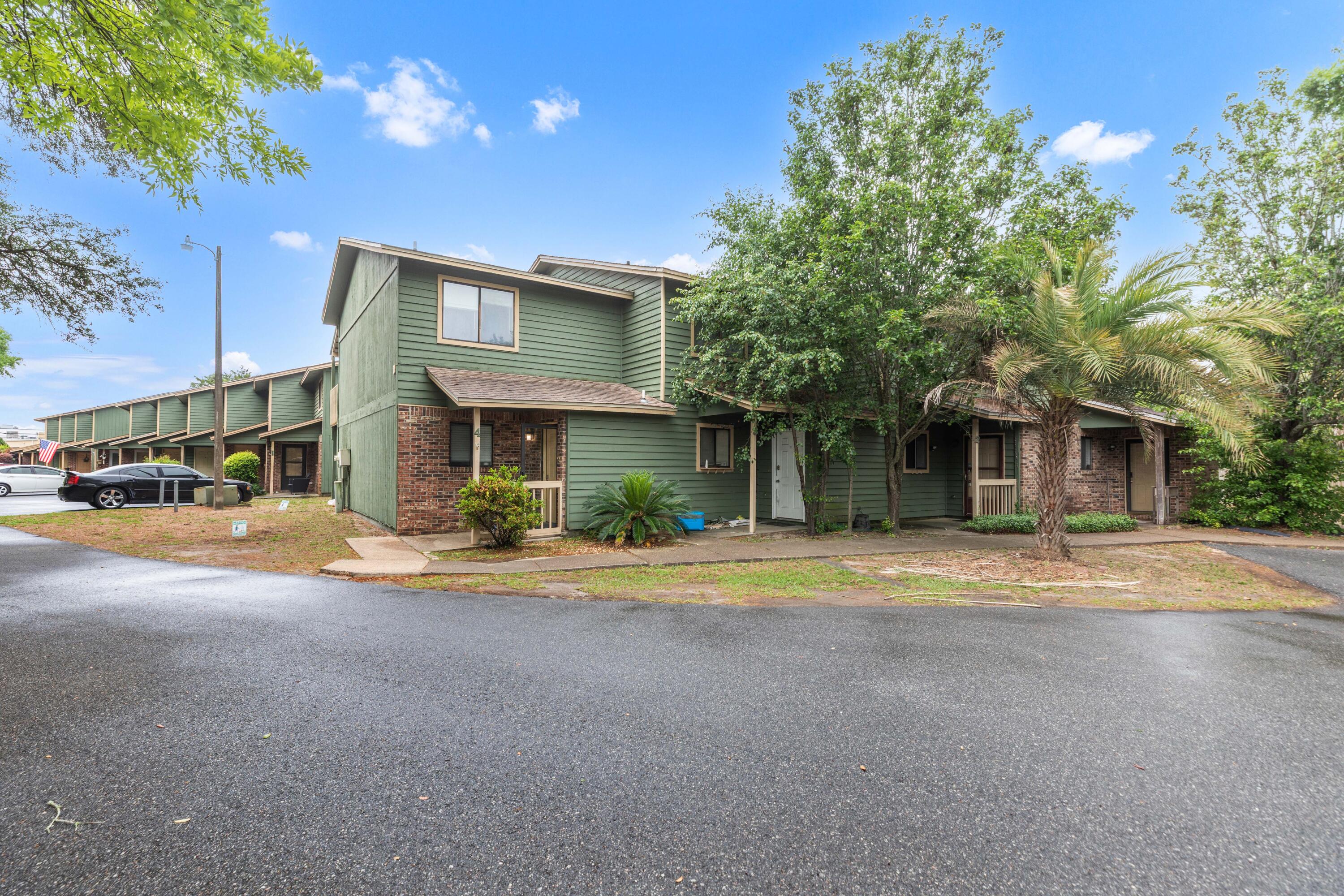 BIENVILLE SQUARE T/H - Residential Lease