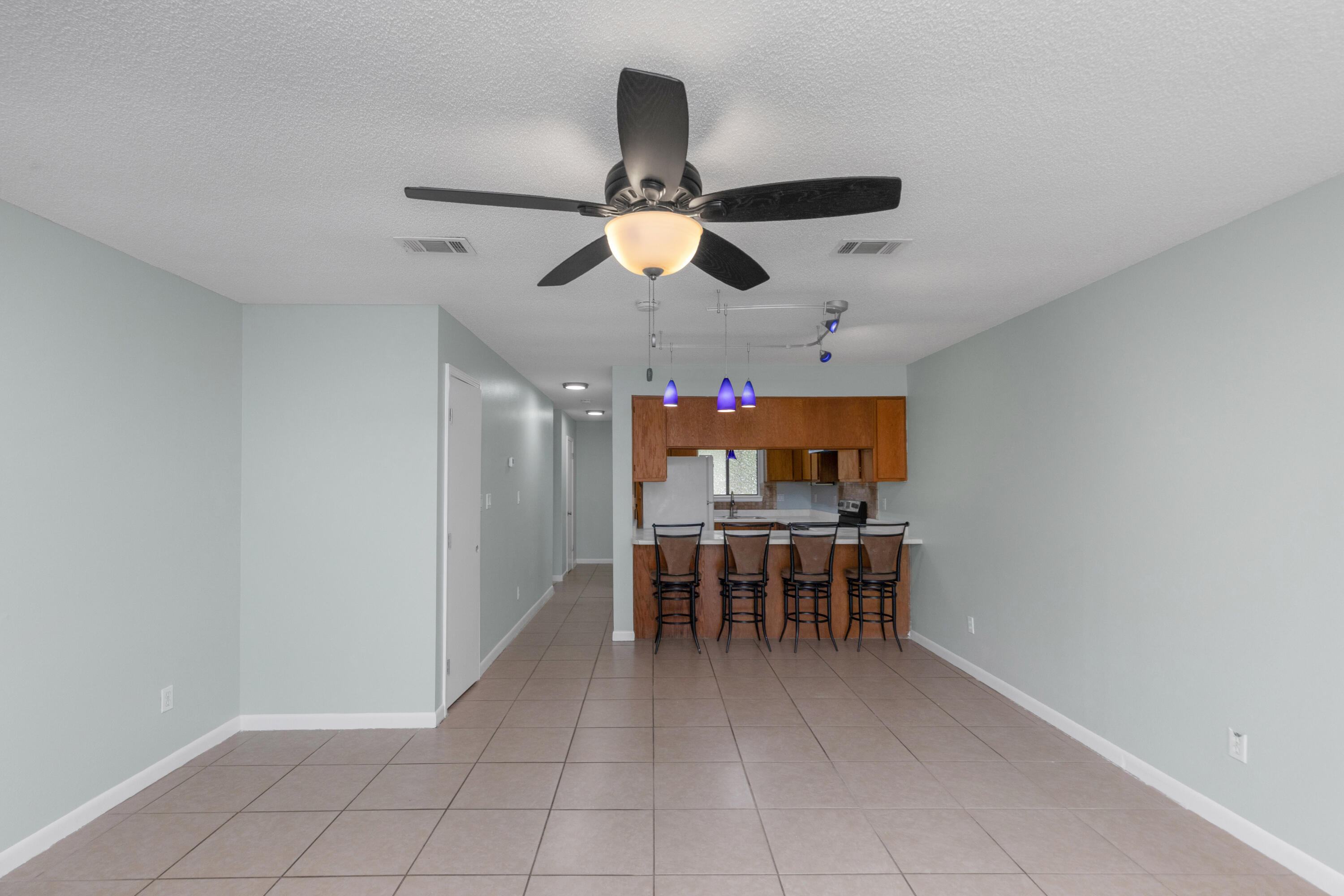 BIENVILLE SQUARE T/H - Residential Lease