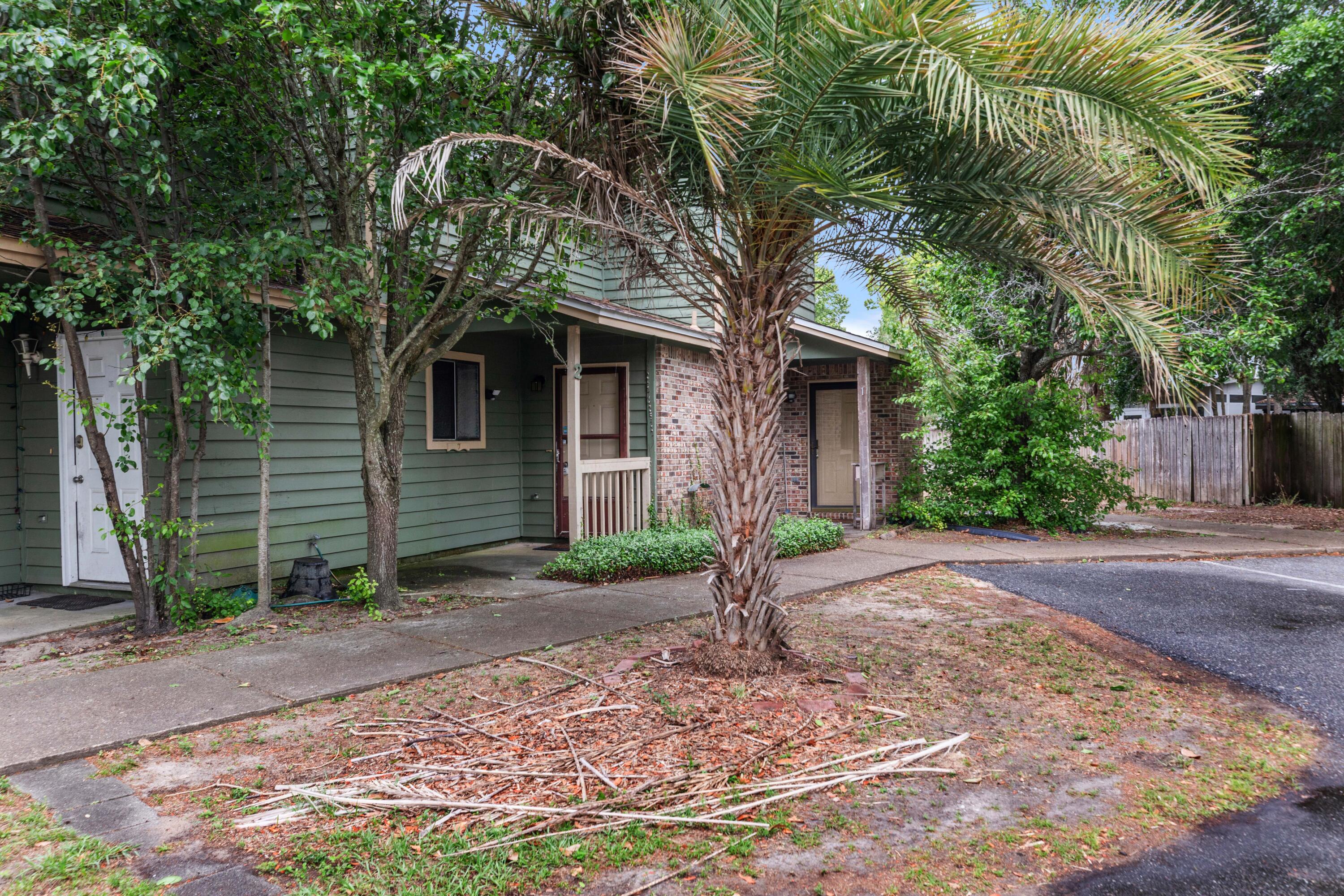 BIENVILLE SQUARE T/H - Residential Lease