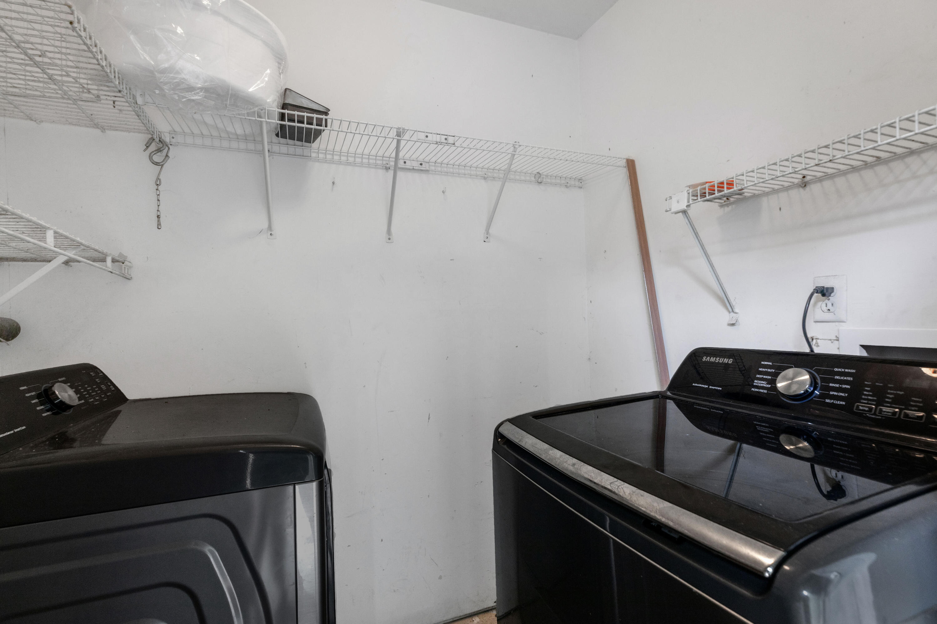 BIENVILLE SQUARE T/H - Residential Lease