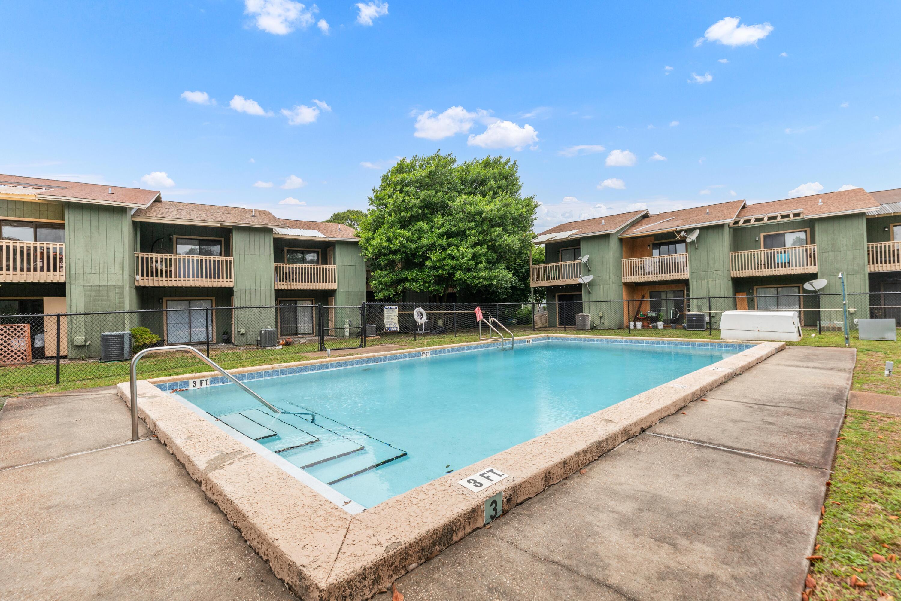 BIENVILLE SQUARE T/H - Residential Lease