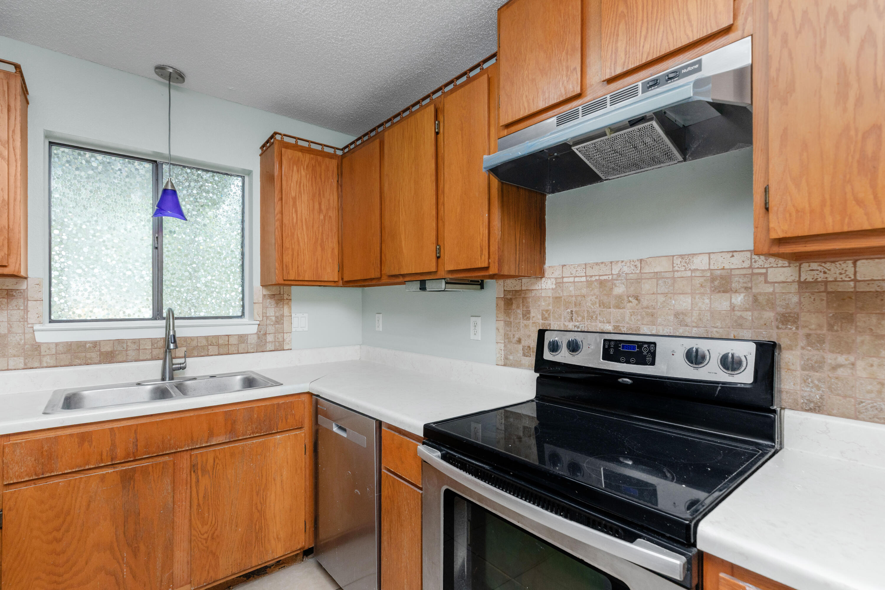 BIENVILLE SQUARE T/H - Residential Lease