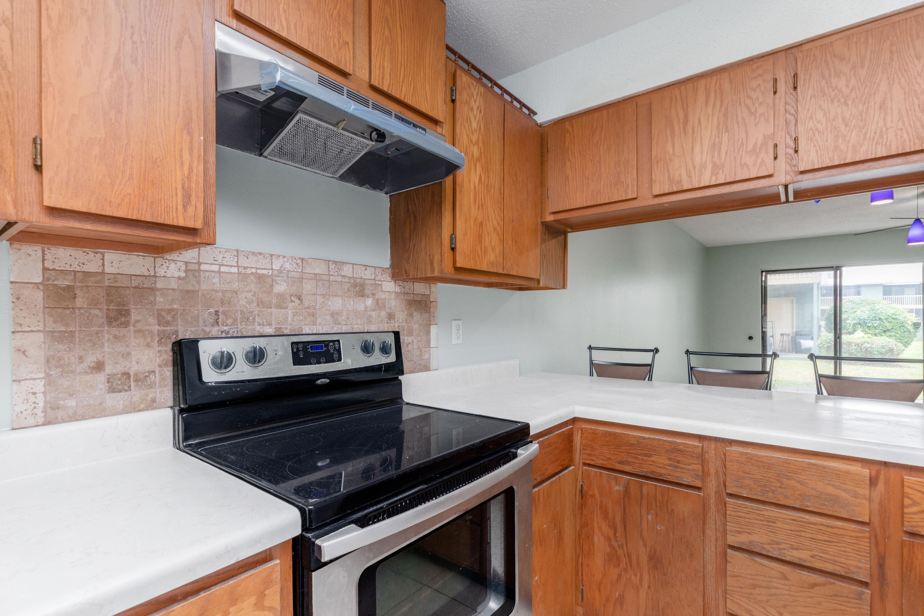 BIENVILLE SQUARE T/H - Residential Lease