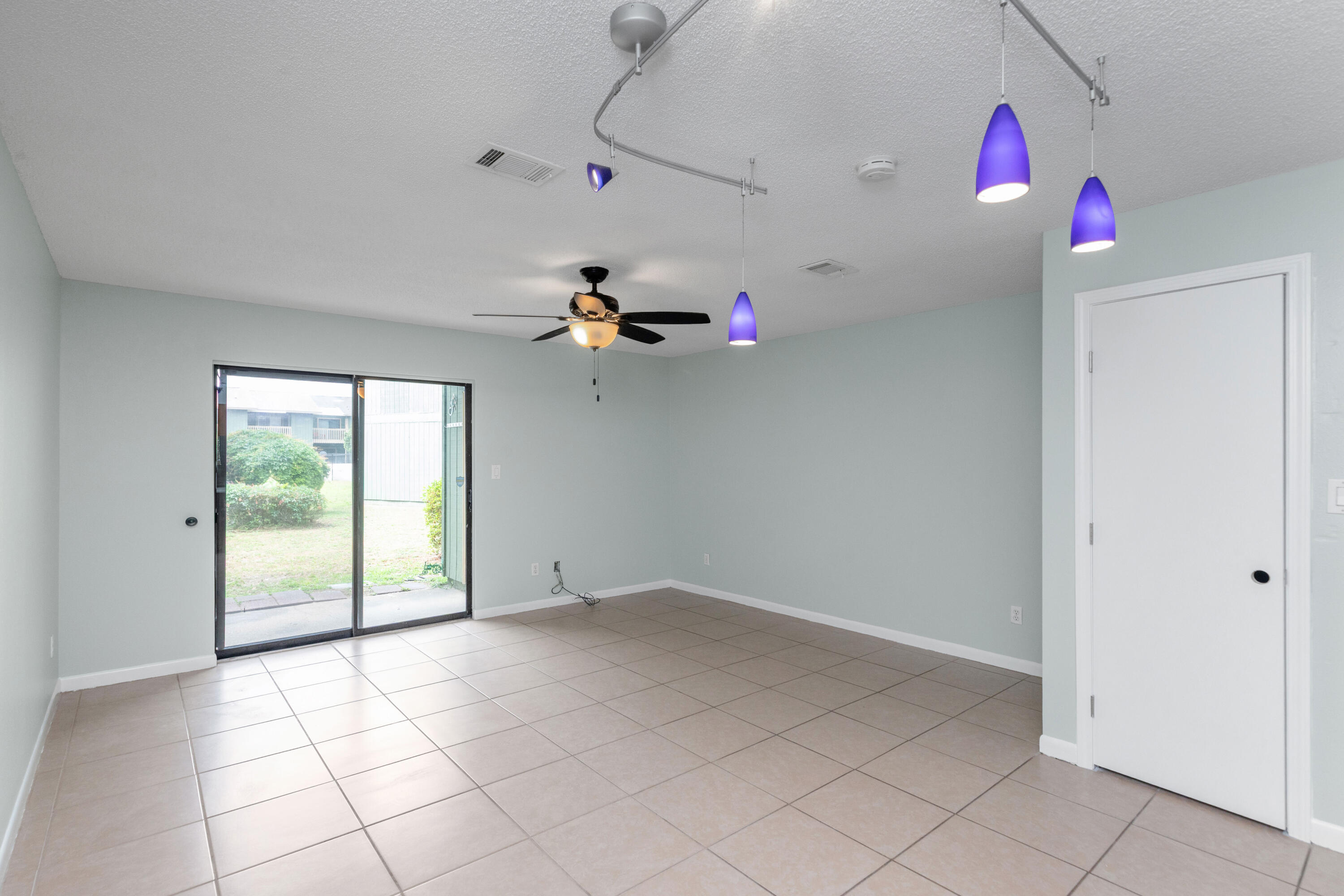 BIENVILLE SQUARE T/H - Residential Lease