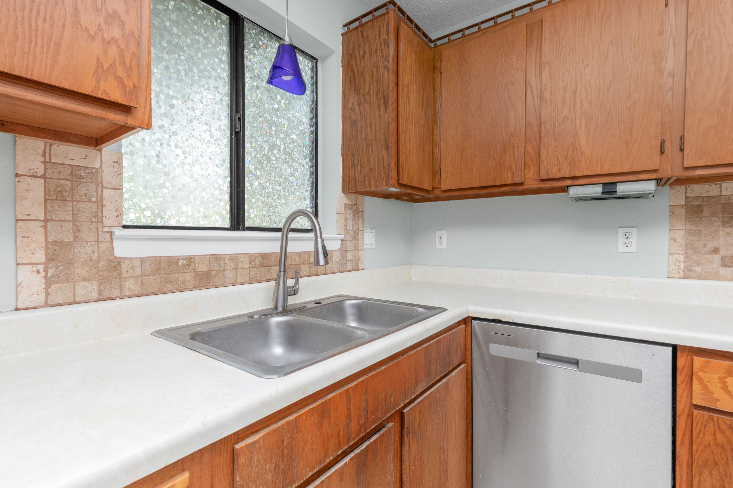 BIENVILLE SQUARE T/H - Residential Lease