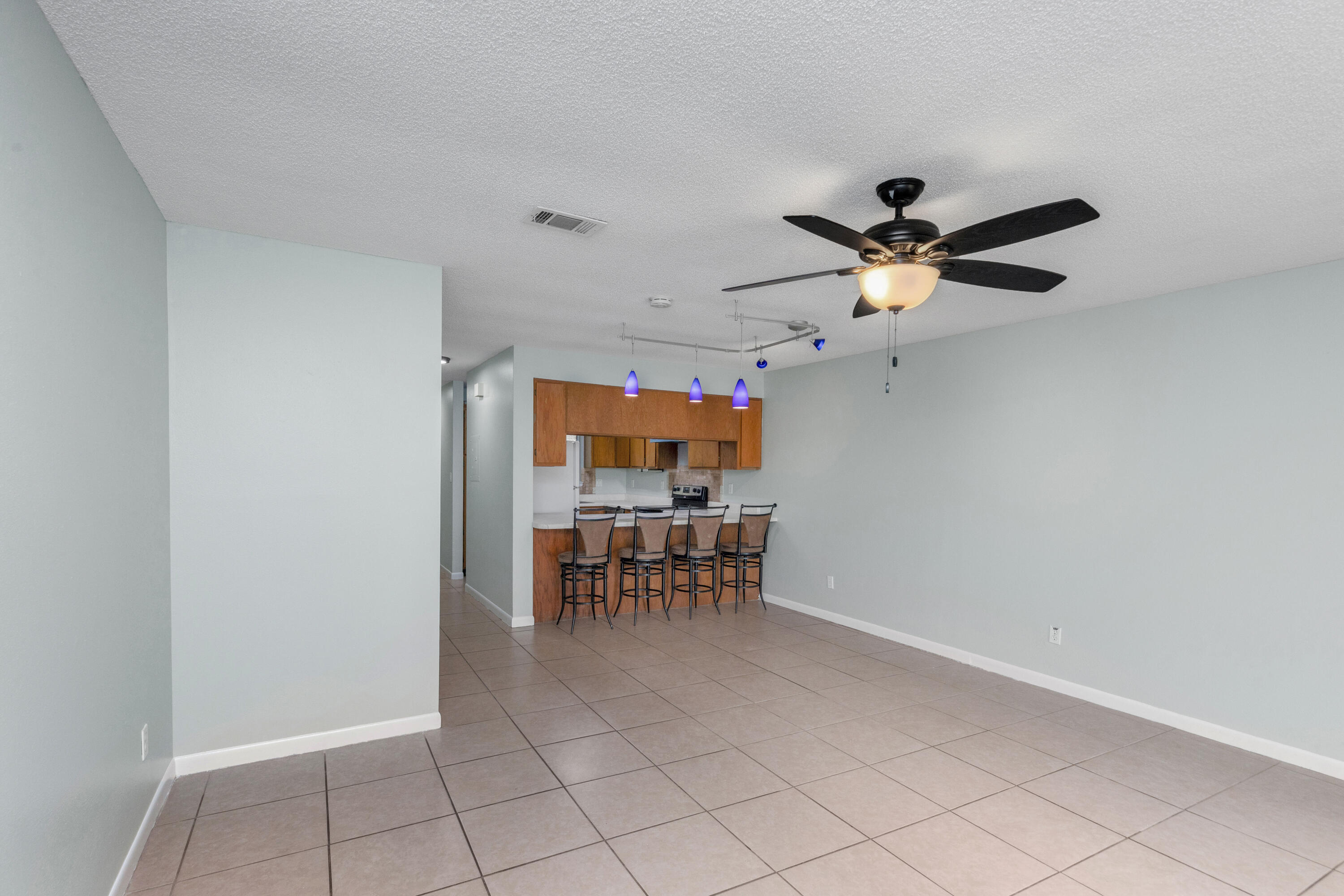 BIENVILLE SQUARE T/H - Residential Lease