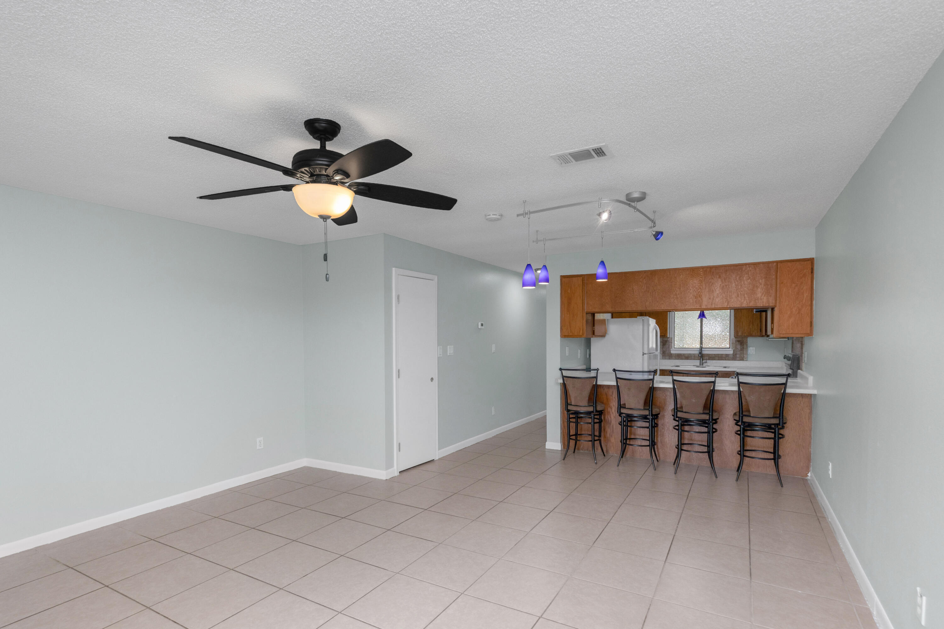 BIENVILLE SQUARE T/H - Residential Lease
