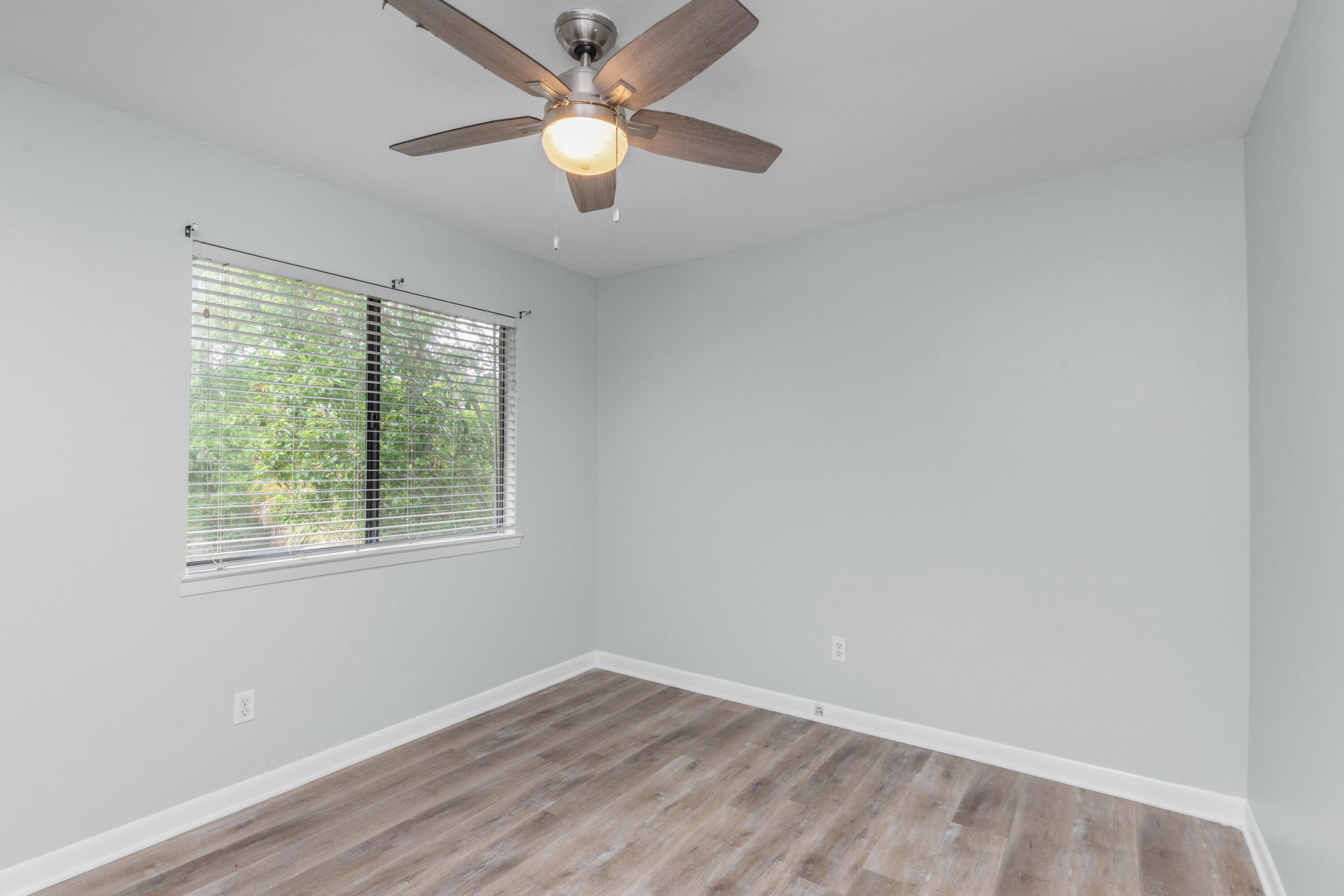 BIENVILLE SQUARE T/H - Residential Lease