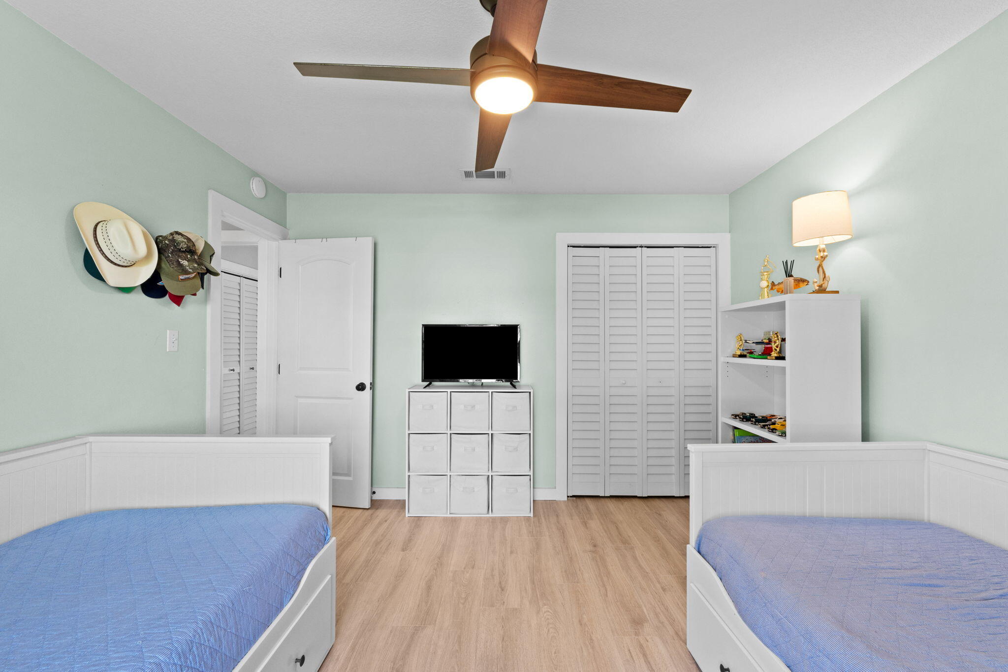 HOLIDAY SHORES ESTATES 3RD ADDN - Residential