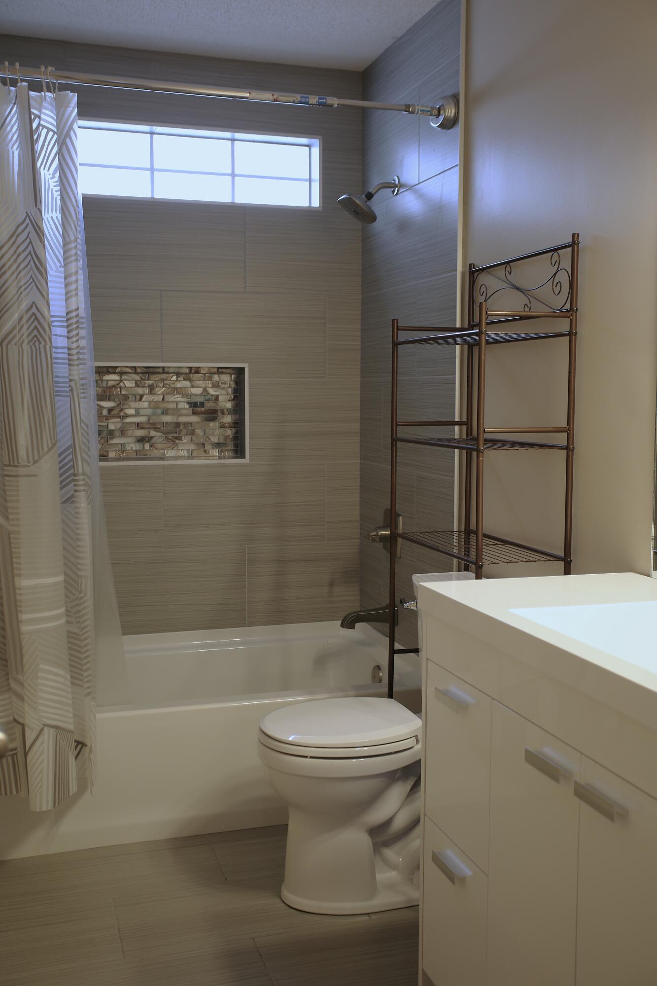WILLOW BEND PH I LOT 8 - Residential Lease