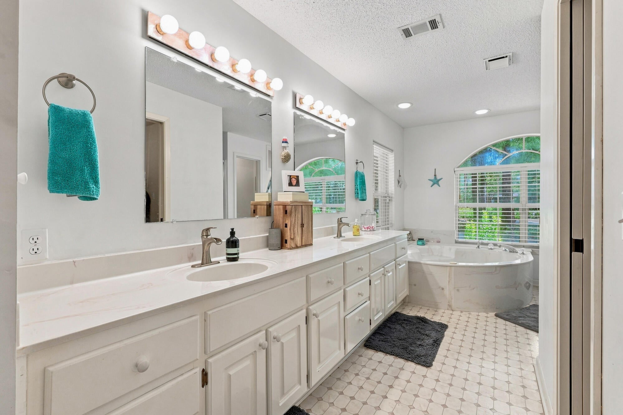 ENCHANTED ESTATES - Residential