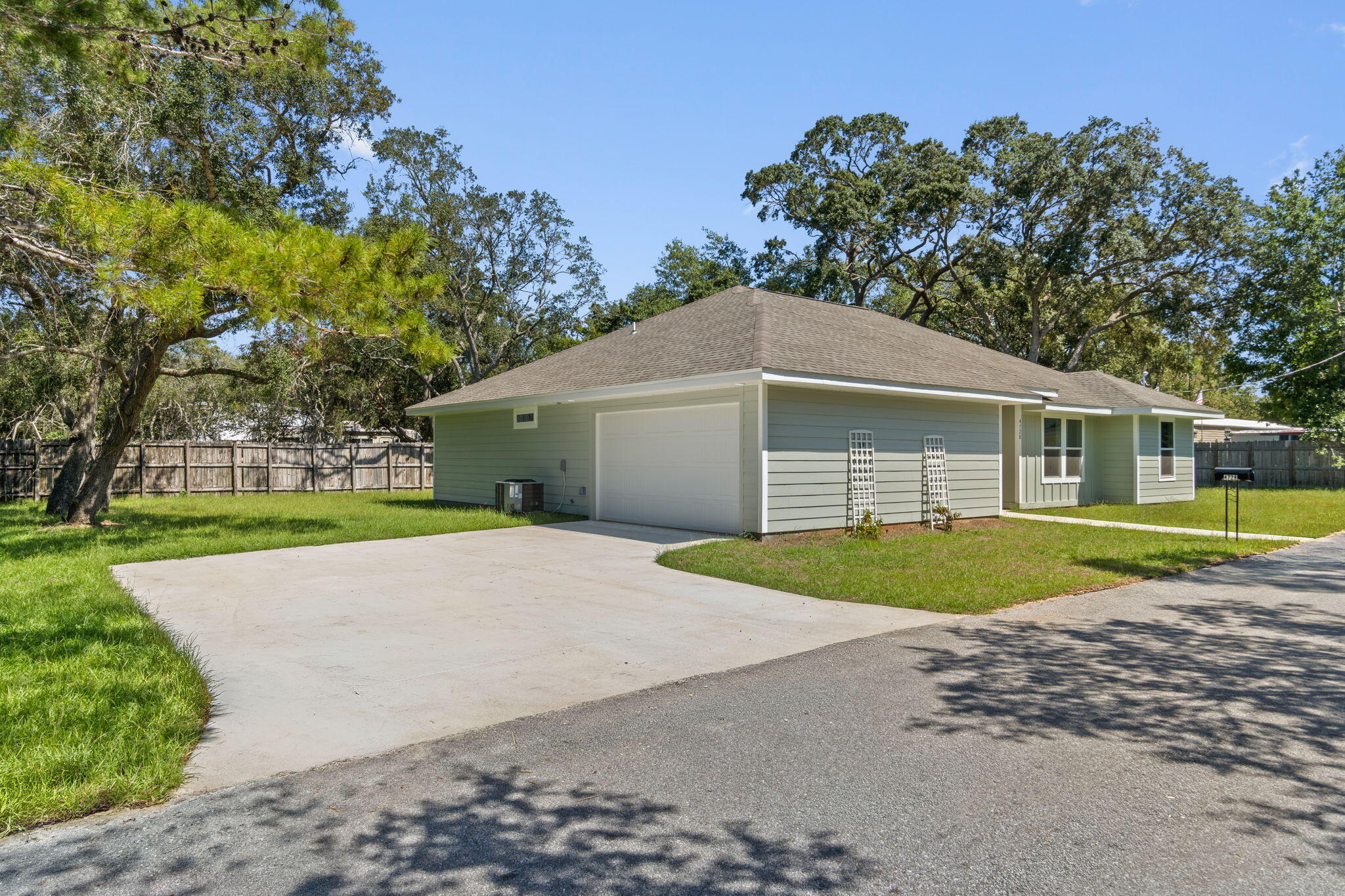 EMERALD SHORES PARK - Residential