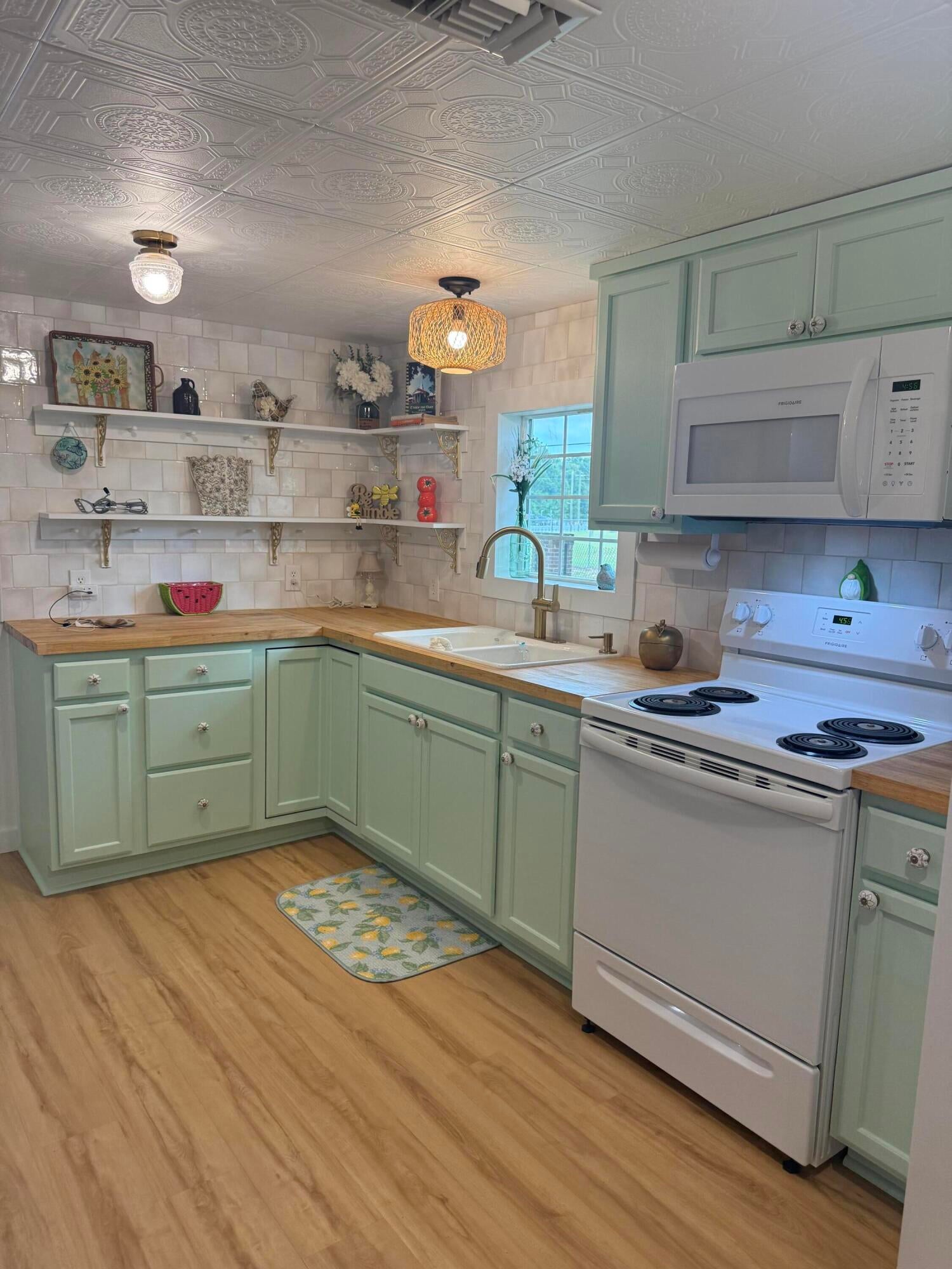 Great home in South Crestview.  PERFECT for a short term rental!  This home would also be a great home for anyone needing just 2 bedrooms.  2 Bed, 1 bath with a great kitchen.  Detached garage is perfect for your hobbies.