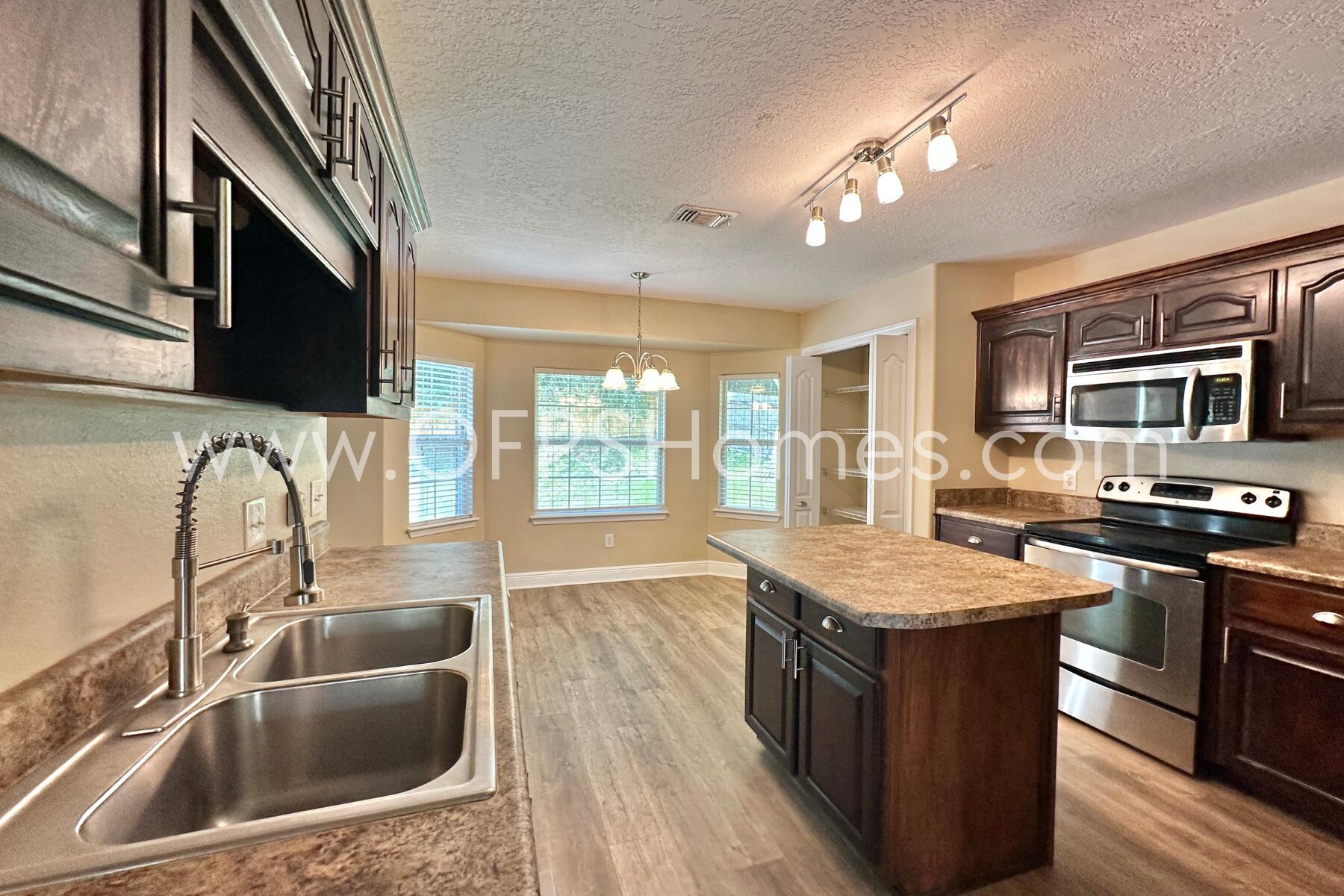 FOX VALLEY - Residential Lease