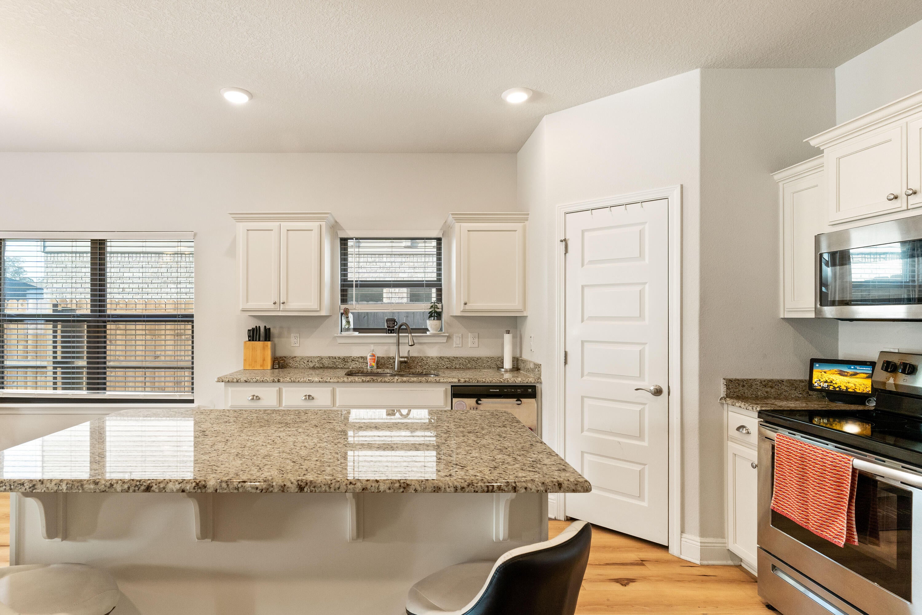 RIDGEWAY LANDING PHASE 1 - Residential Lease