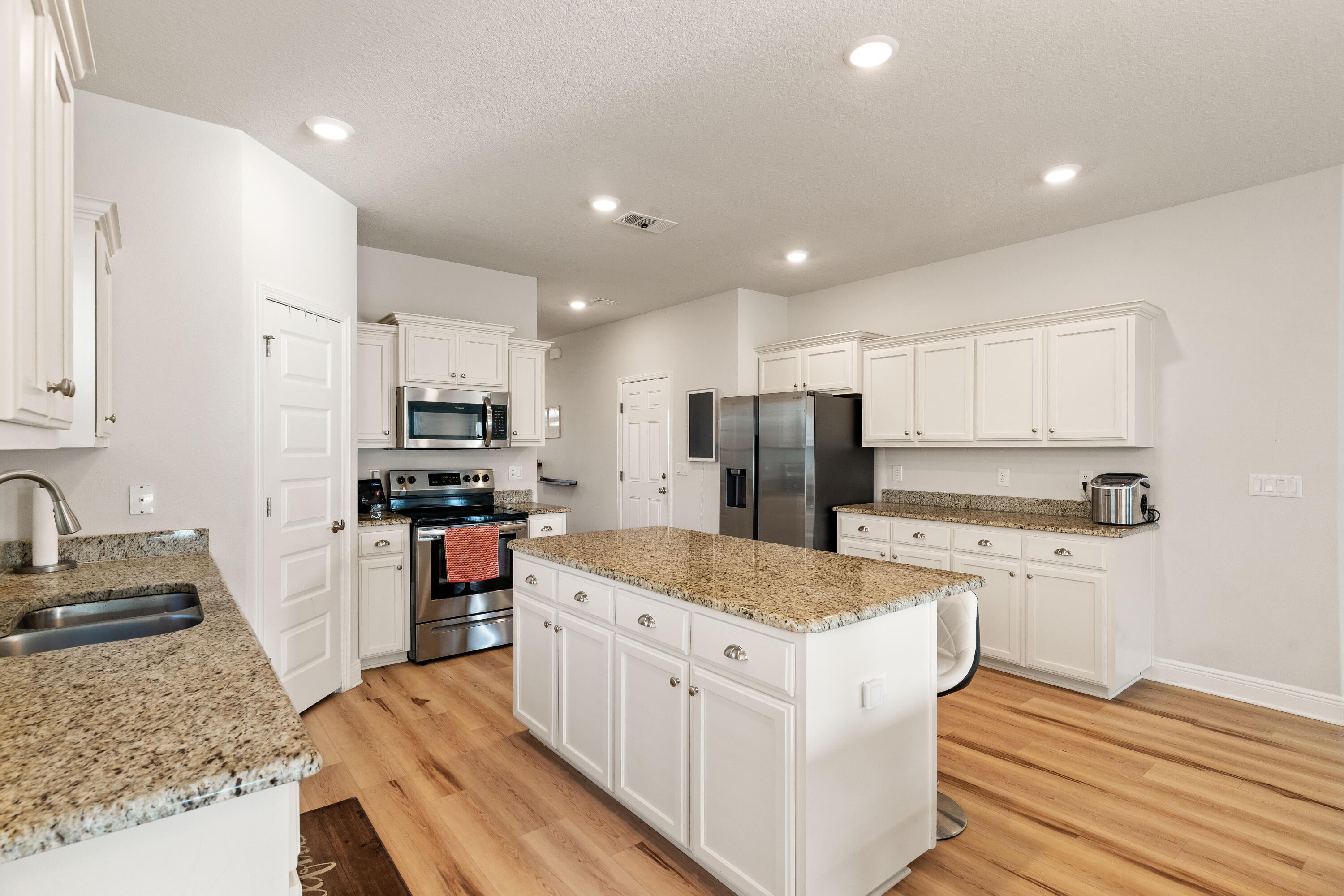 RIDGEWAY LANDING PHASE 1 - Residential Lease