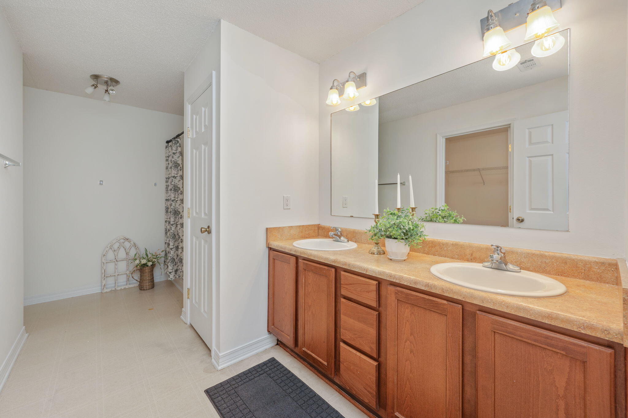 HUNTERS CREEK - Residential