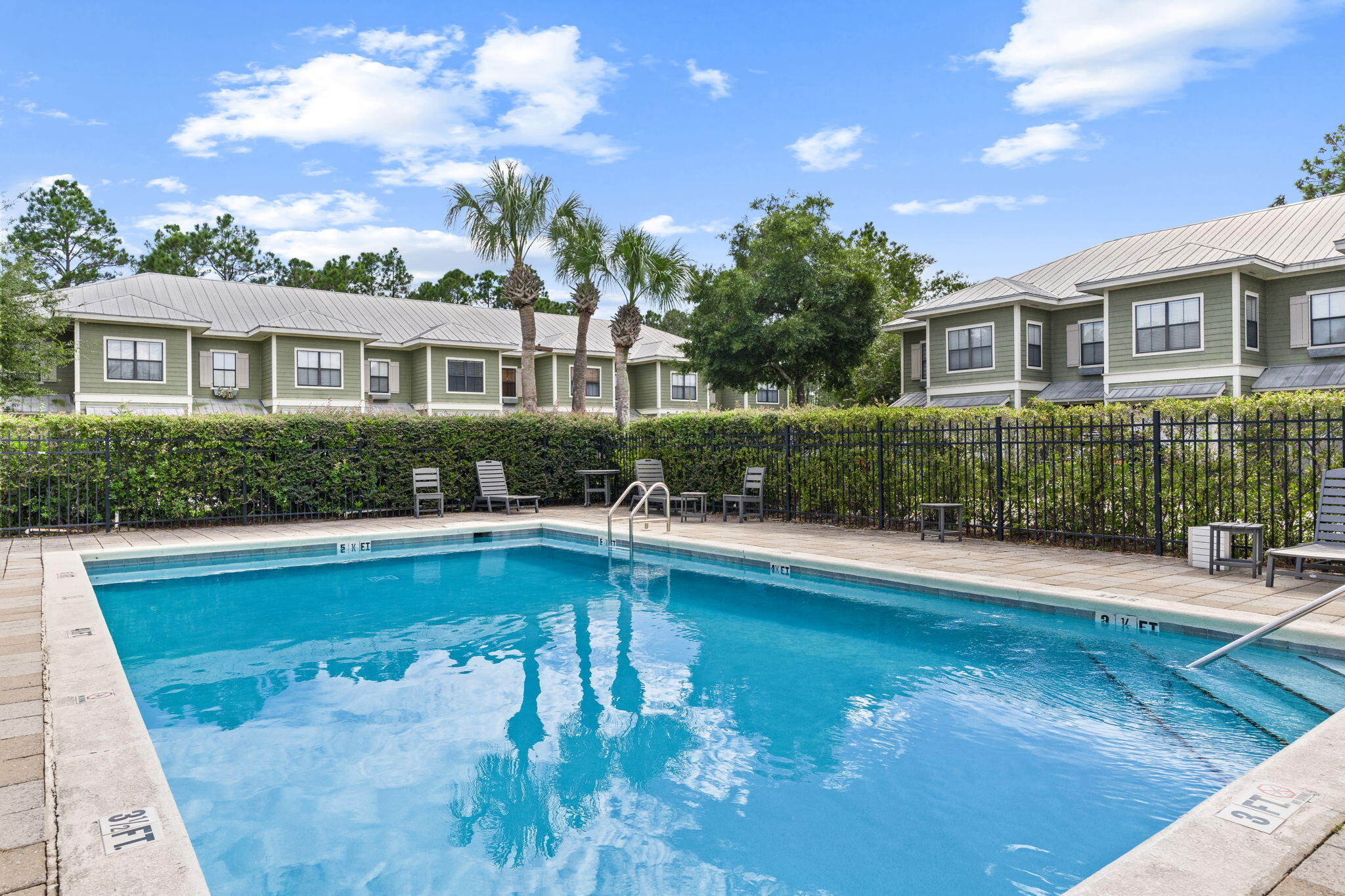 SOUTH HAVEN TOWNHOMES - Residential Lease
