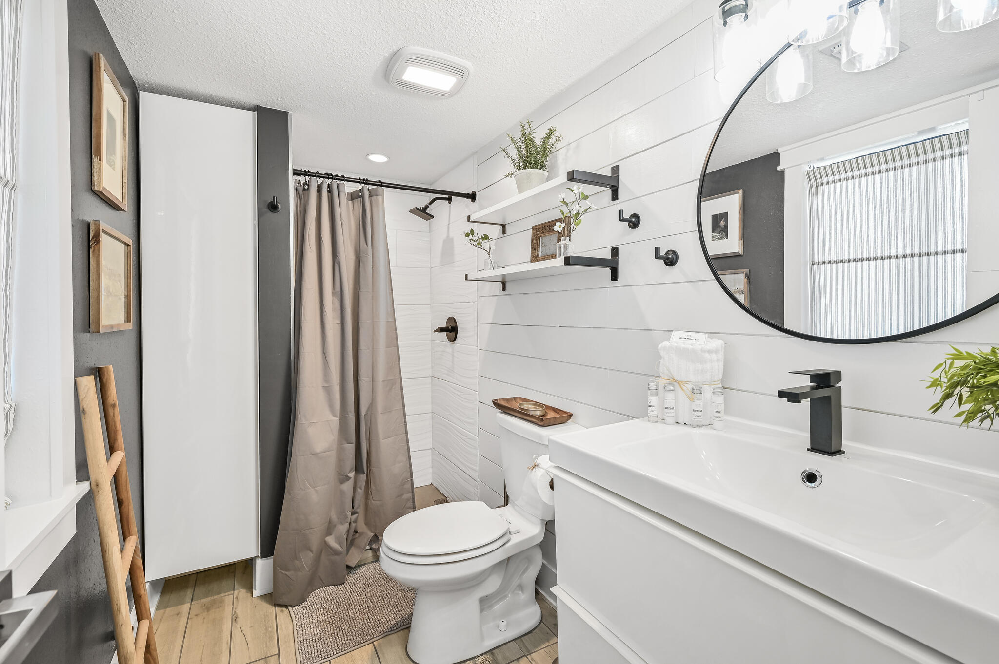 BEACHFRONT 2 PH 1 - Residential