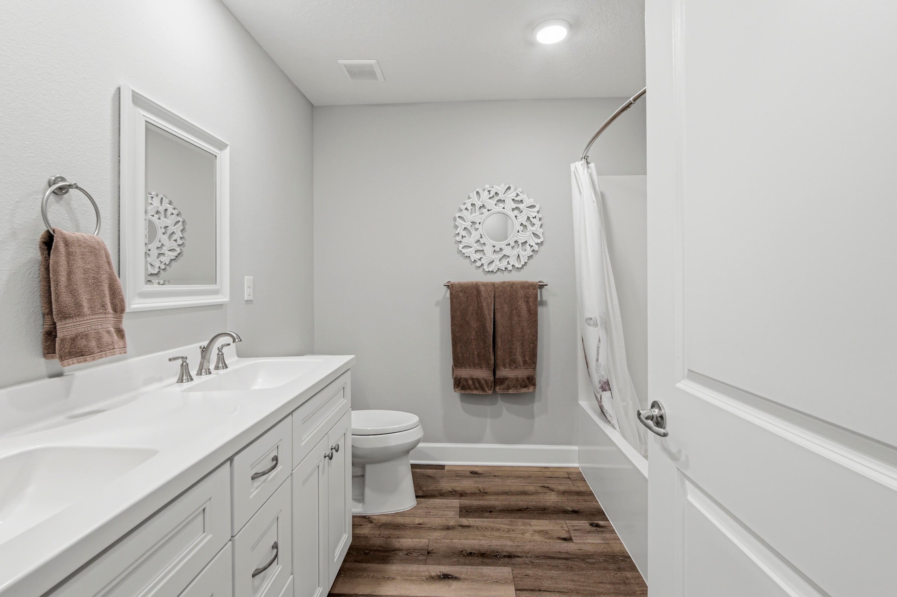 LAKESHORE GARDENS - Residential