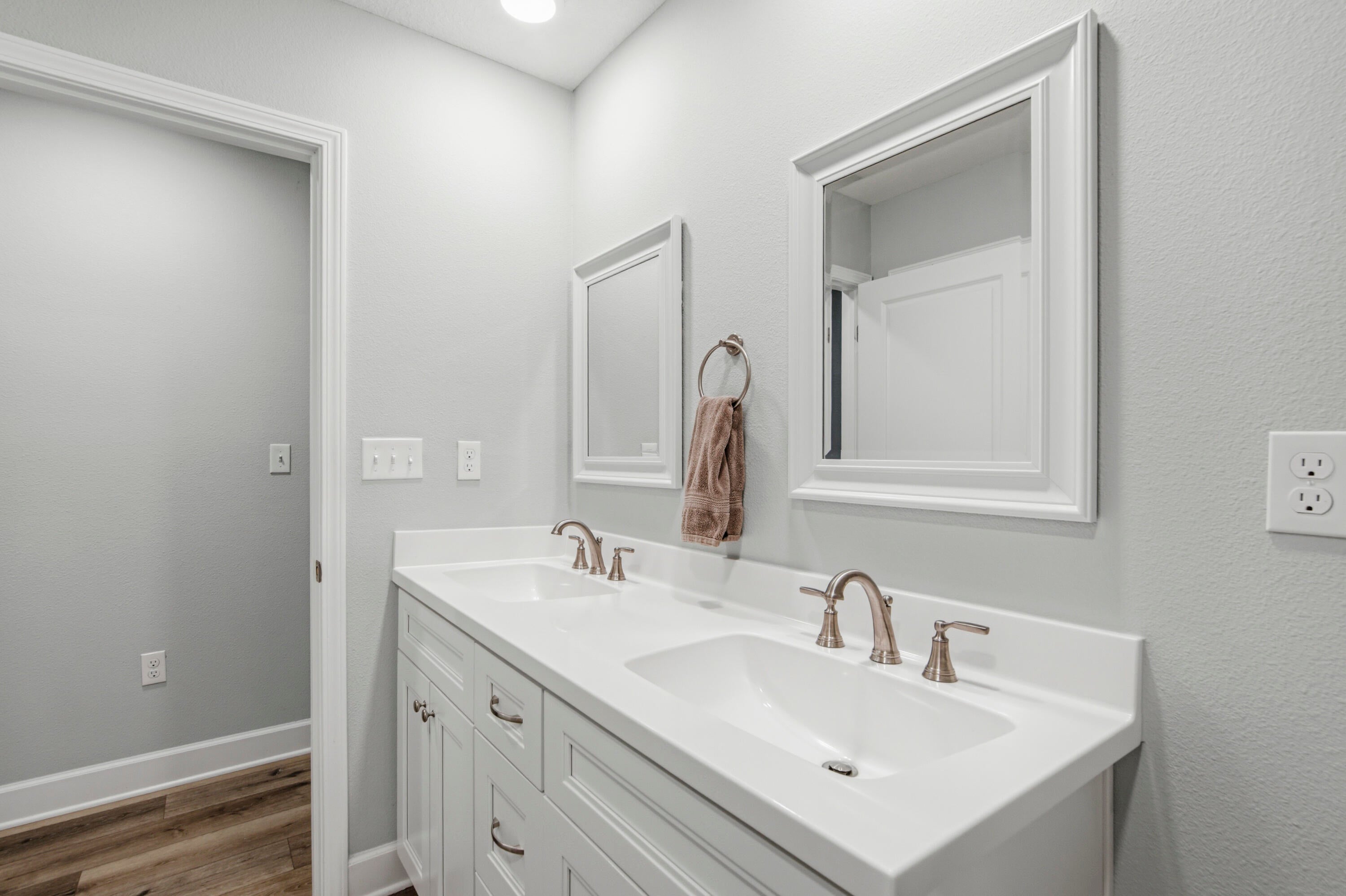 LAKESHORE GARDENS - Residential