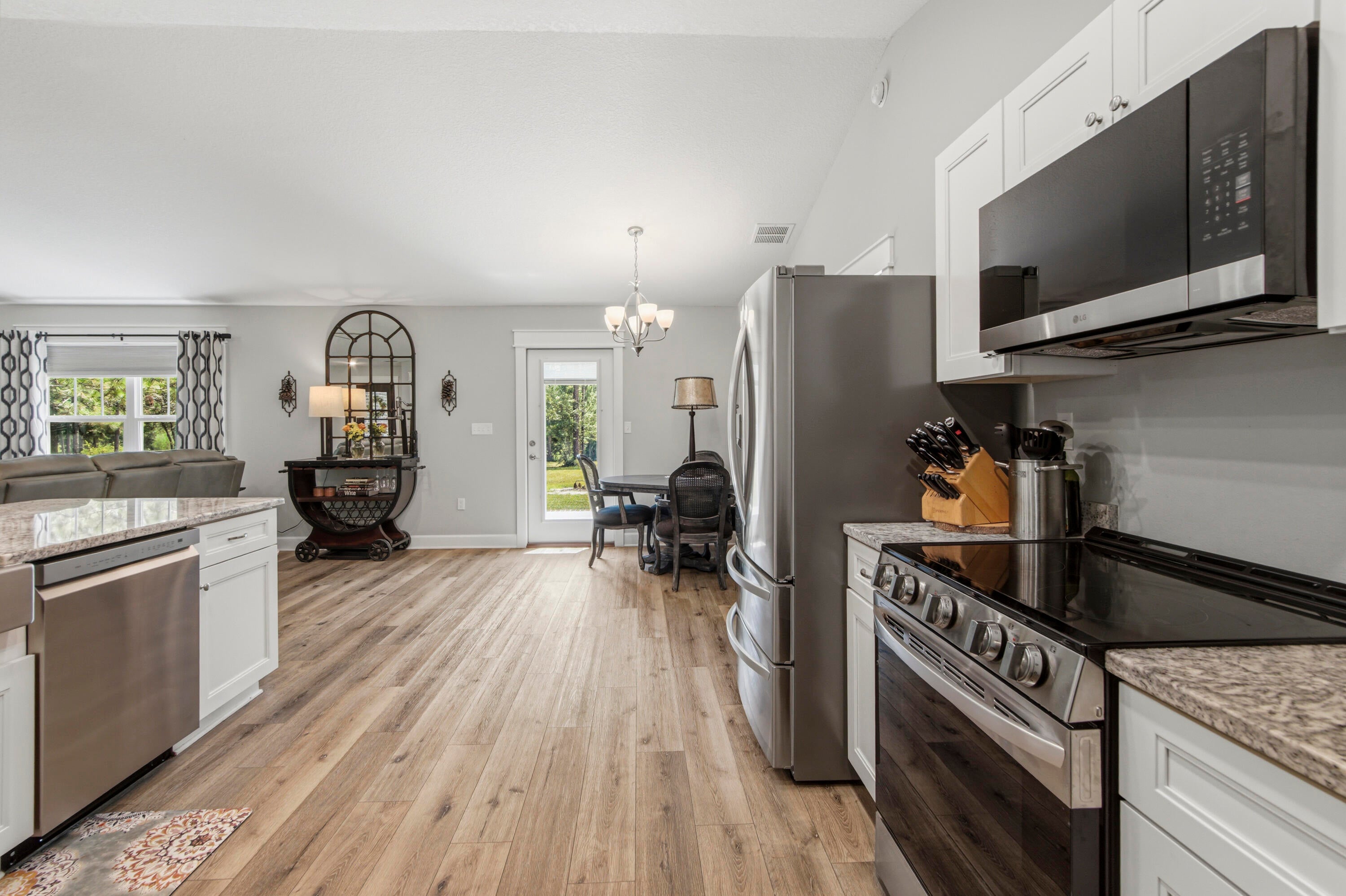 LAKESHORE GARDENS - Residential