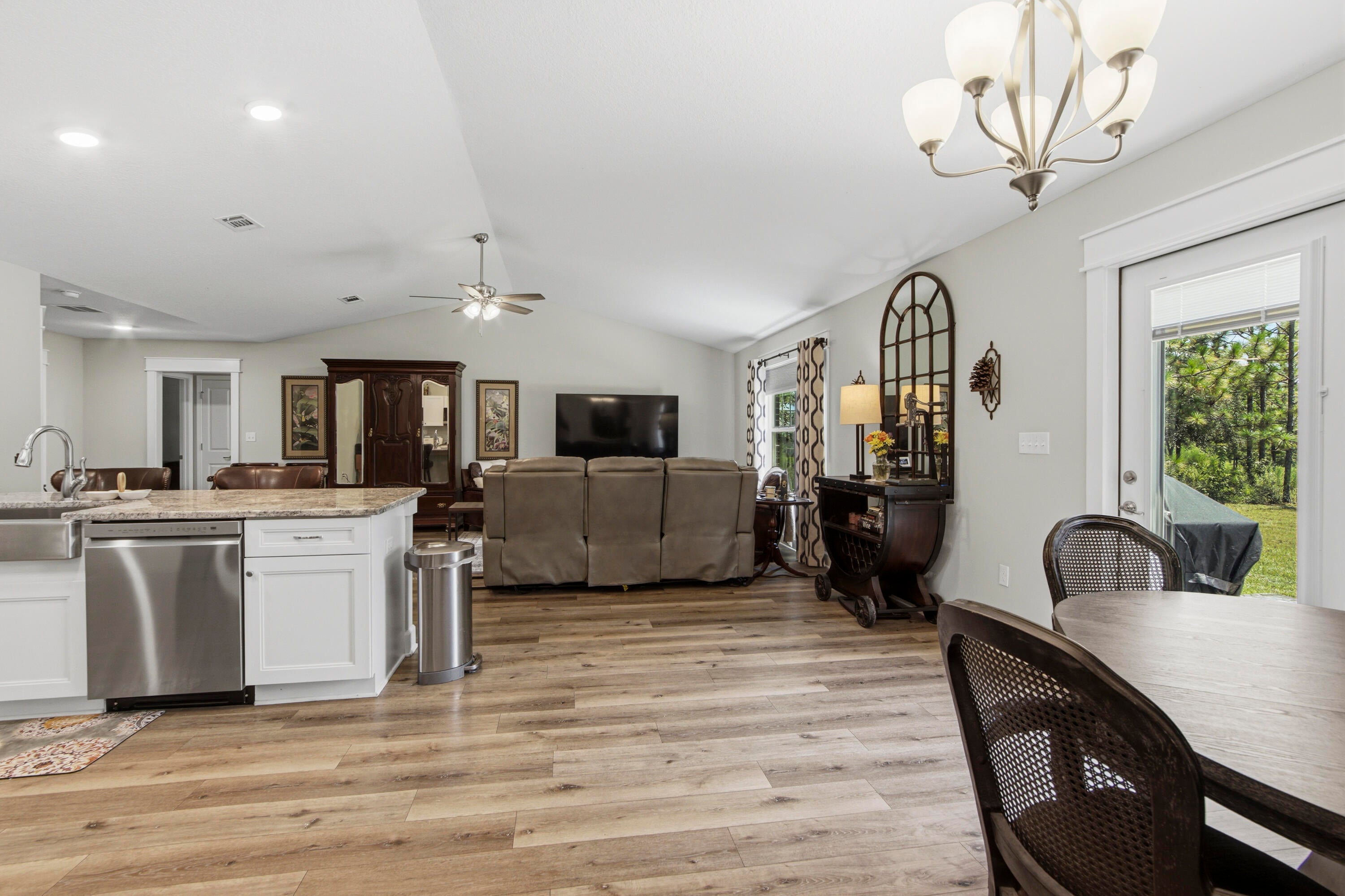 LAKESHORE GARDENS - Residential