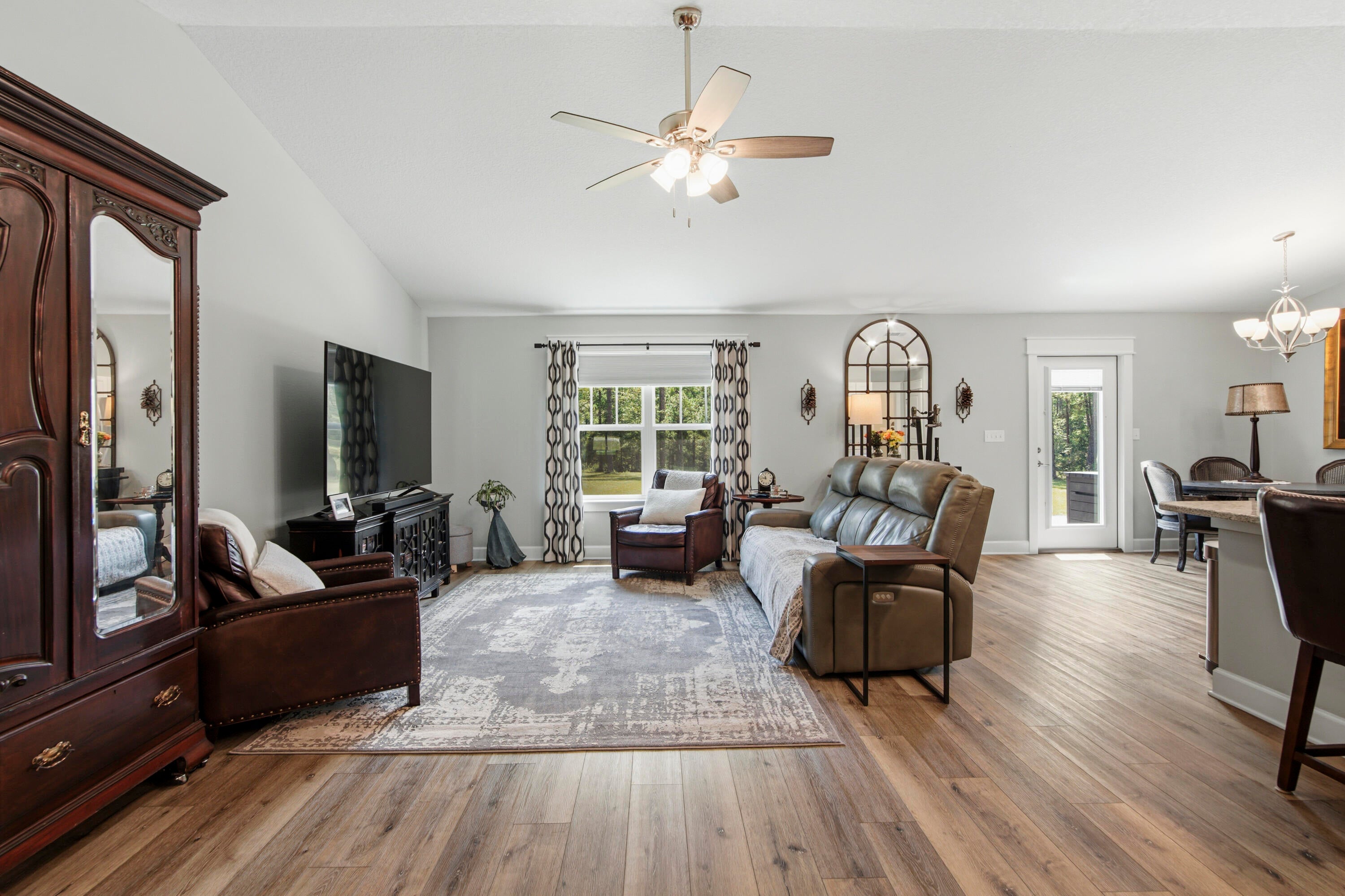 LAKESHORE GARDENS - Residential