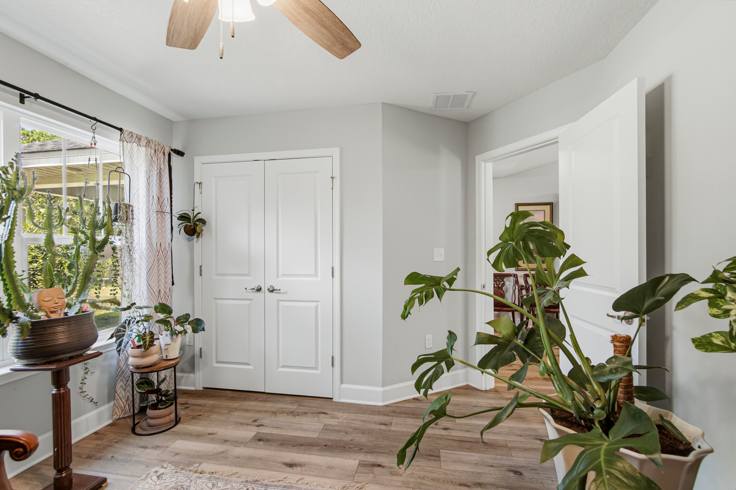 LAKESHORE GARDENS - Residential
