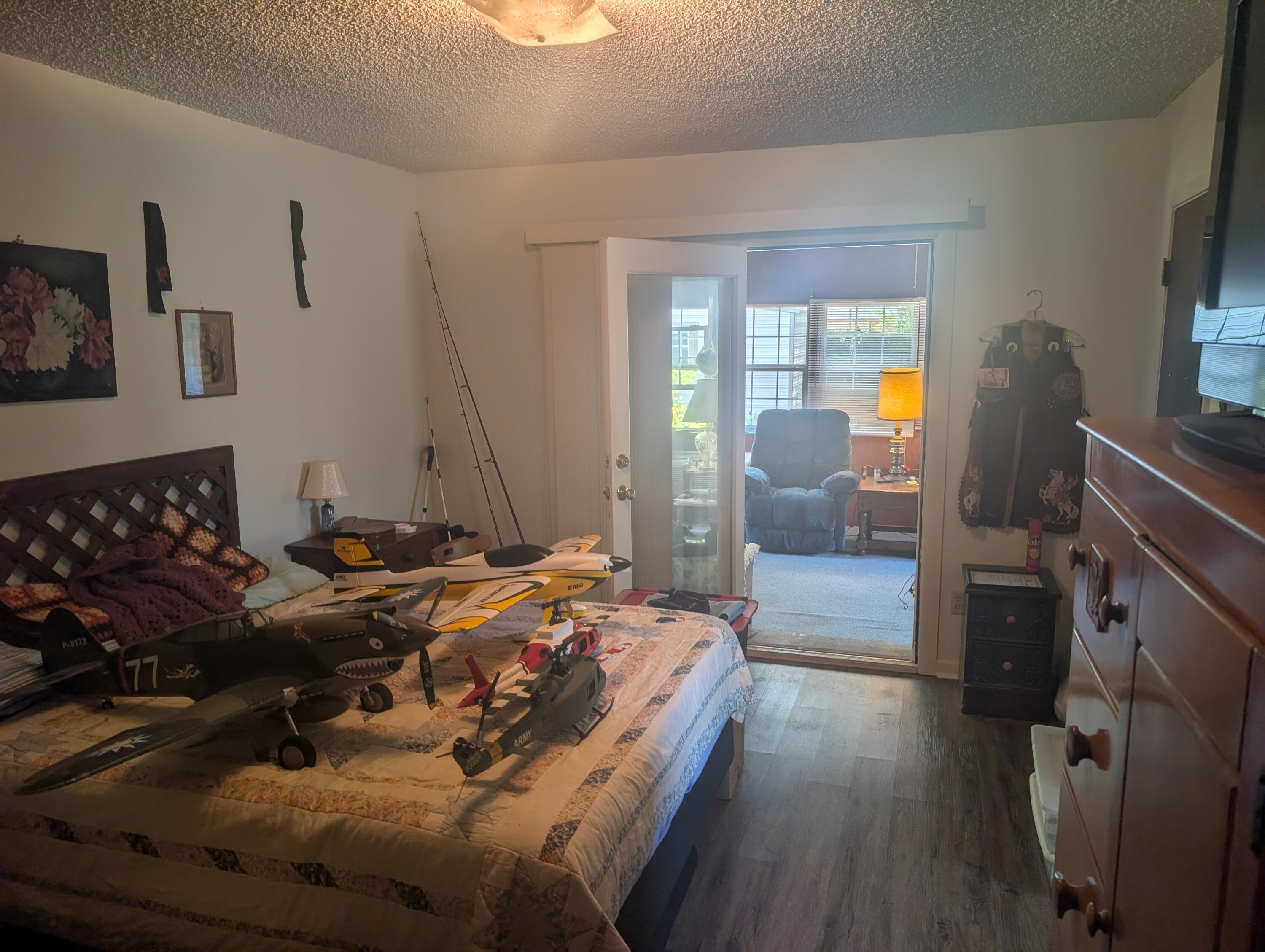 VILLA JEAN EST S/D LOT 10 - Residential