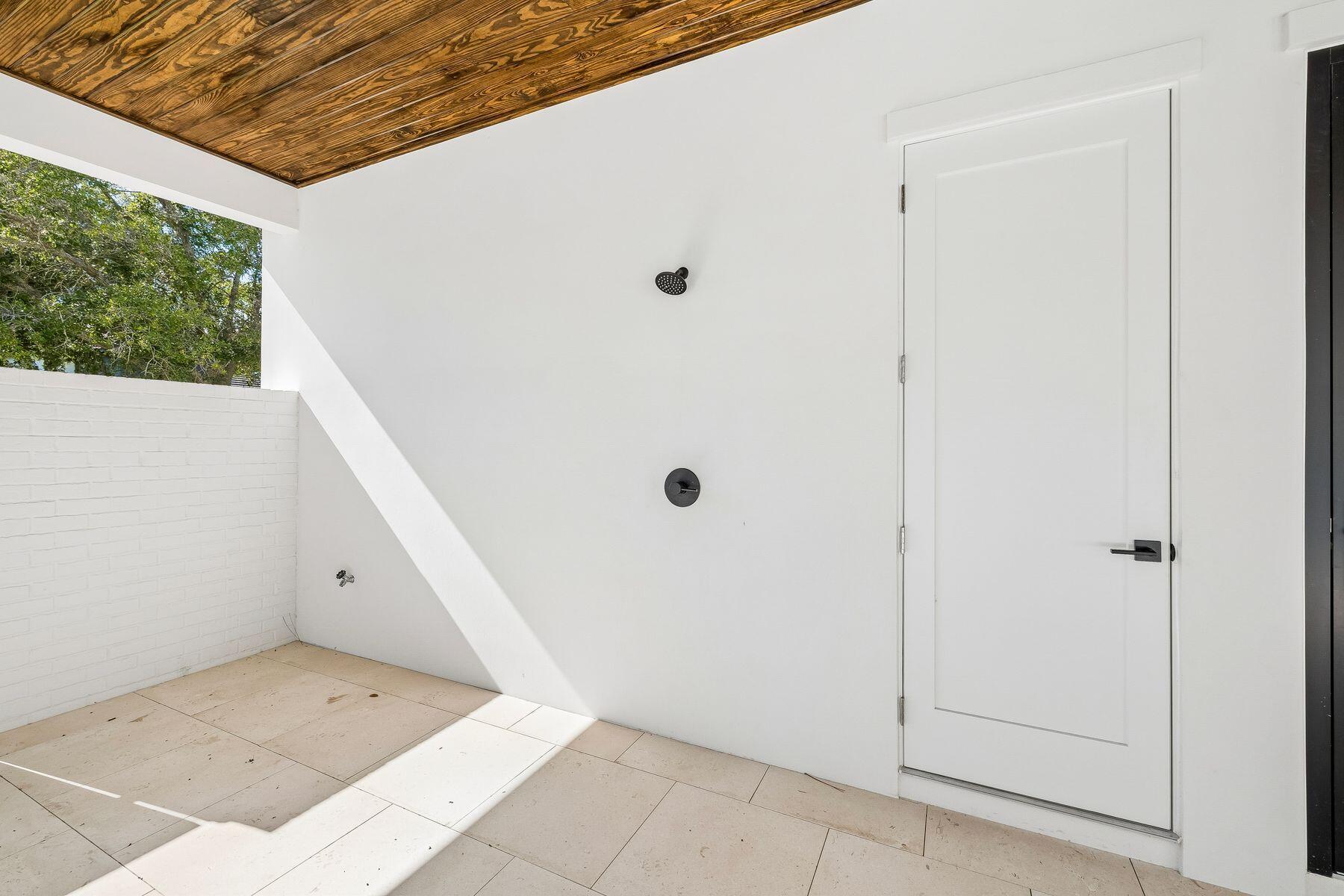 BURNT PINE - Residential