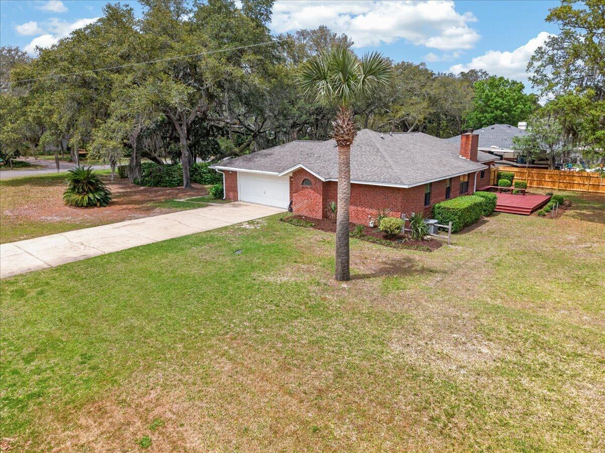 WOODLAND SHORES - Residential