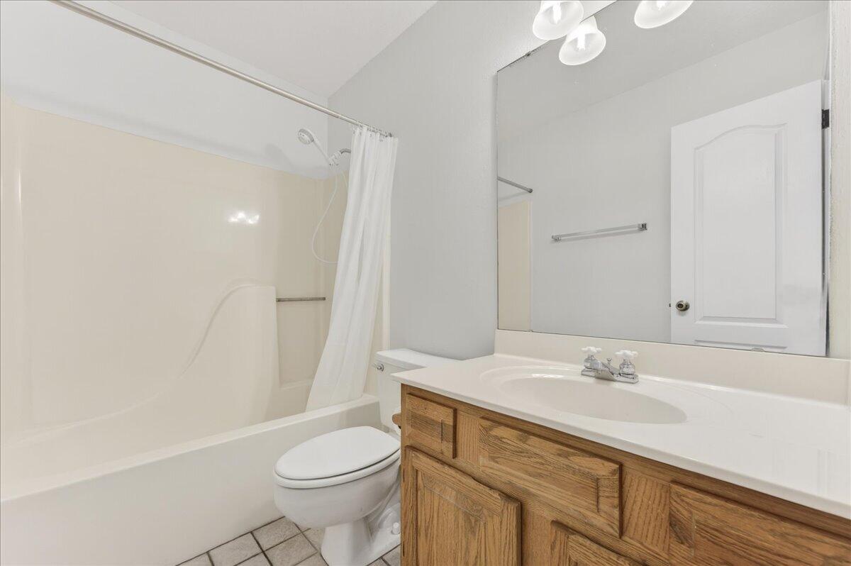 WOODLAND SHORES - Residential
