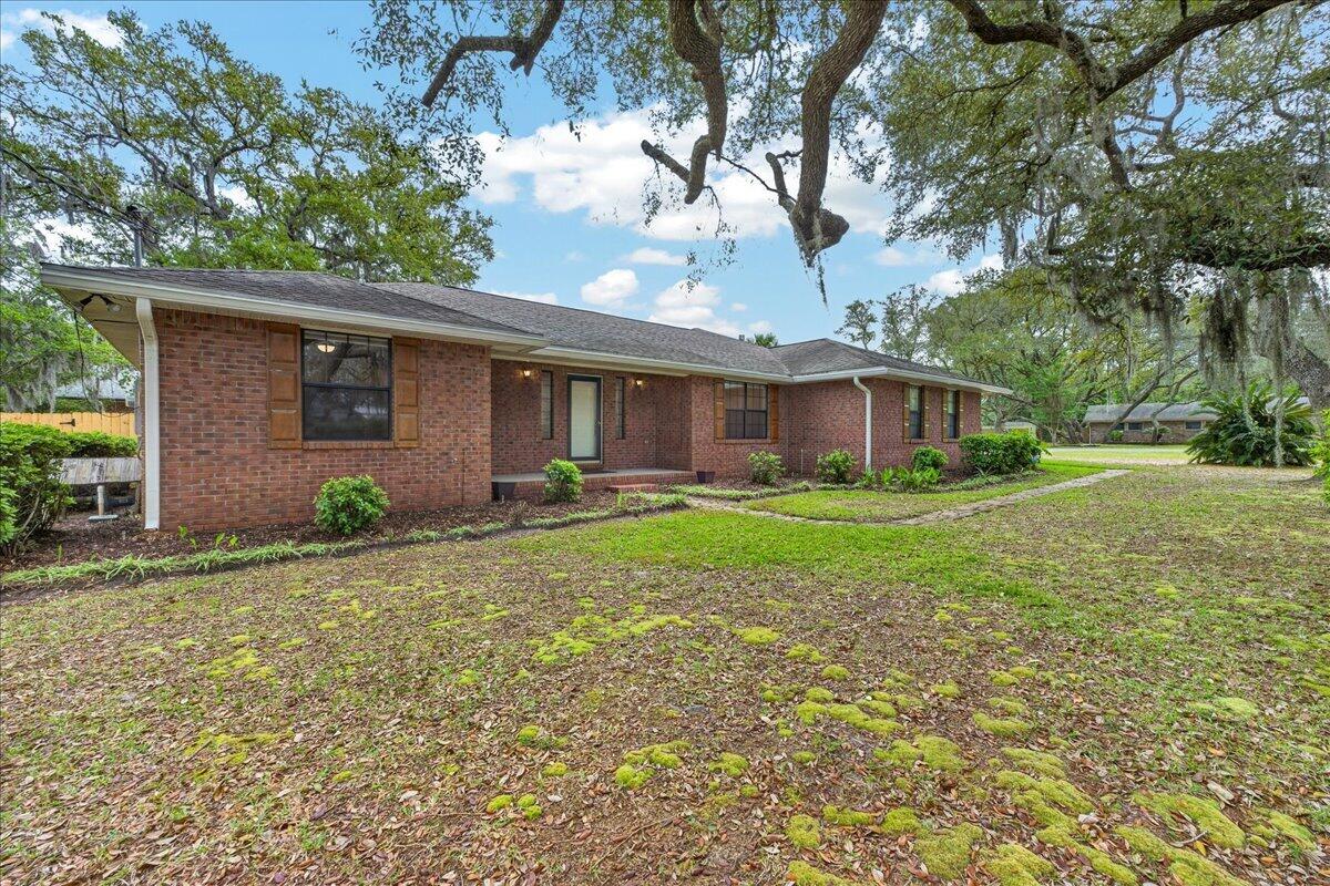 WOODLAND SHORES - Residential