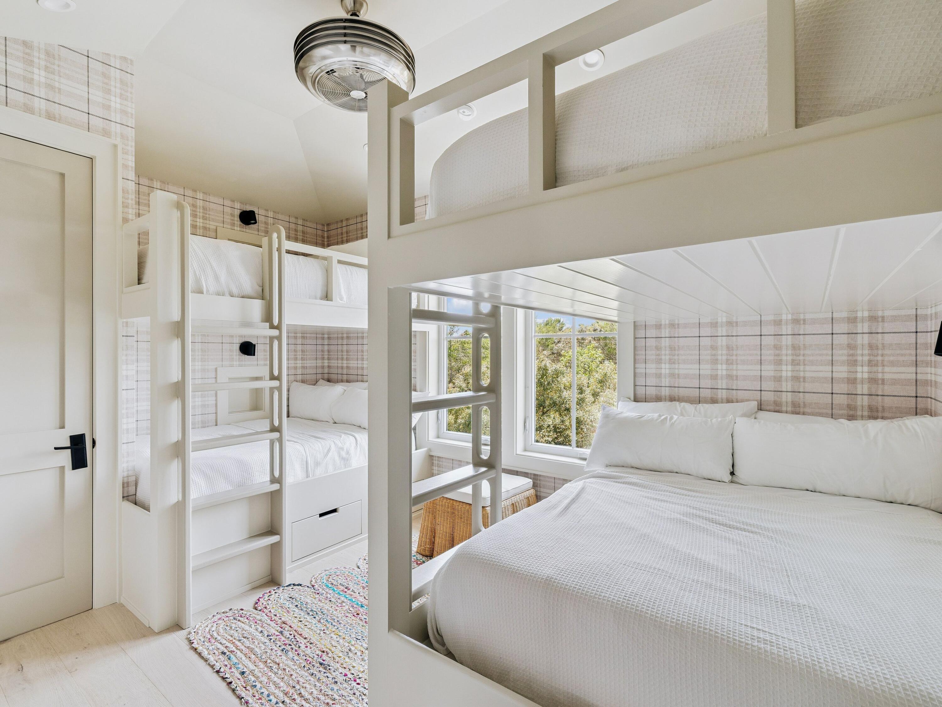 BLUE MOUNTAIN BEACH - Residential