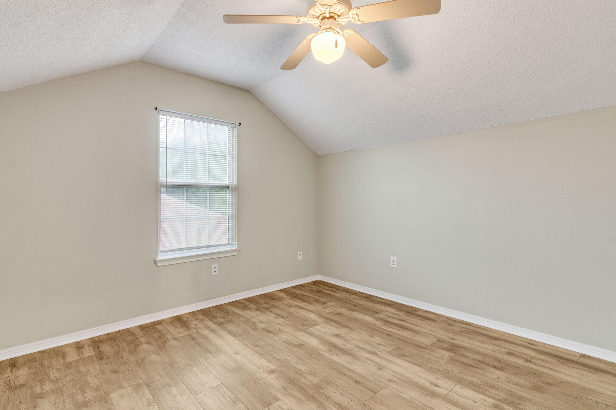 HUNTERS RUN S/D - Residential Lease