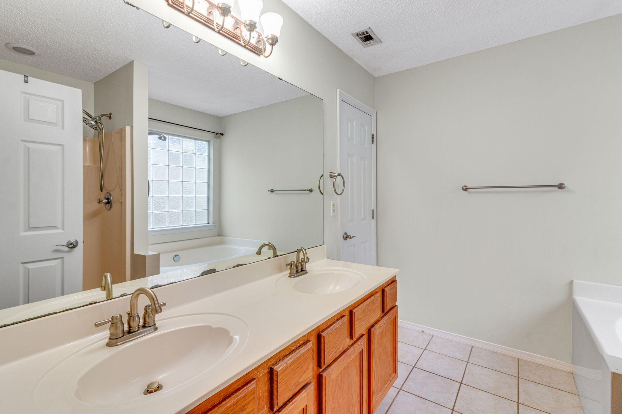 HUNTERS RUN S/D - Residential Lease