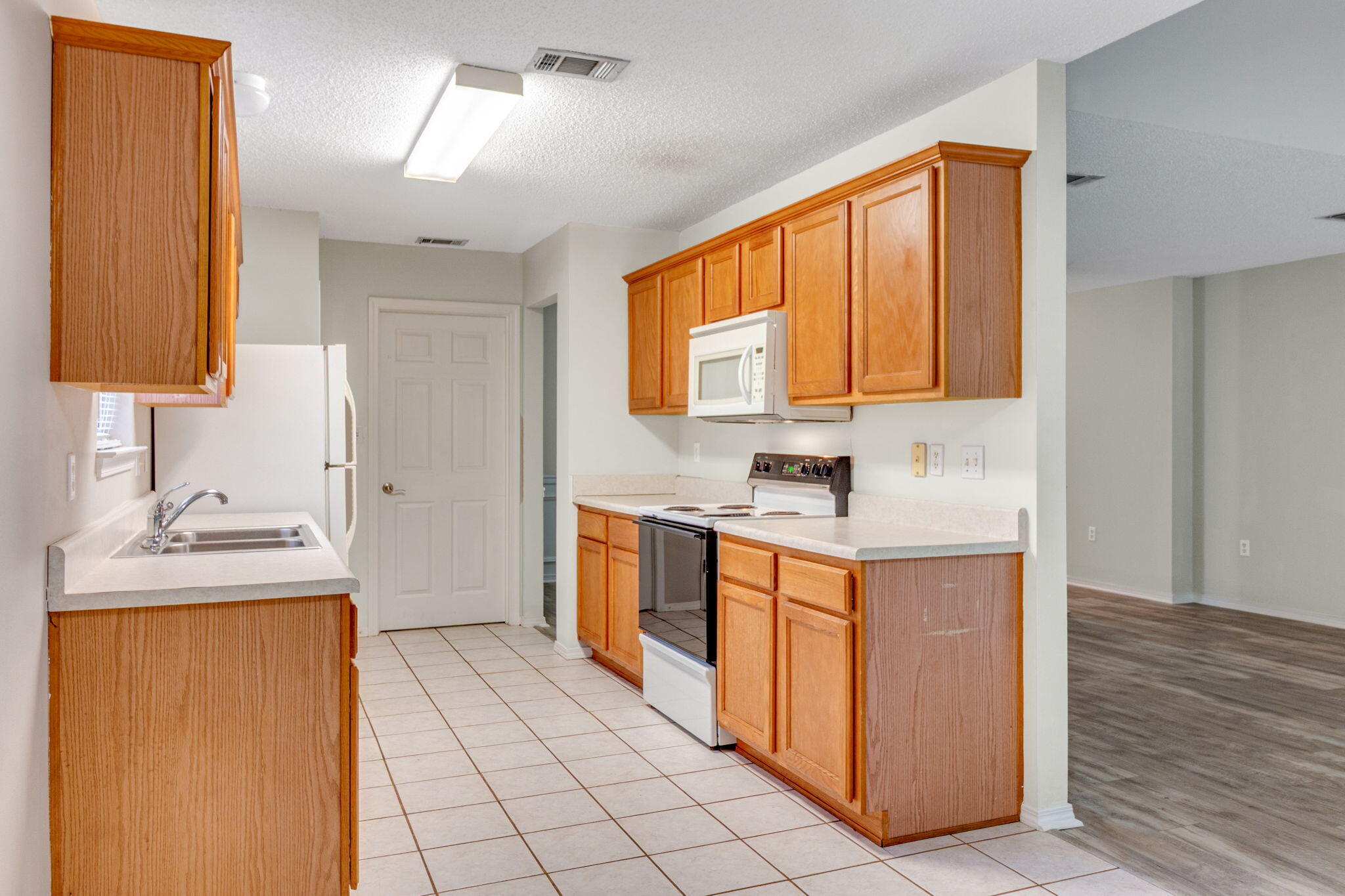 HUNTERS RUN S/D - Residential Lease