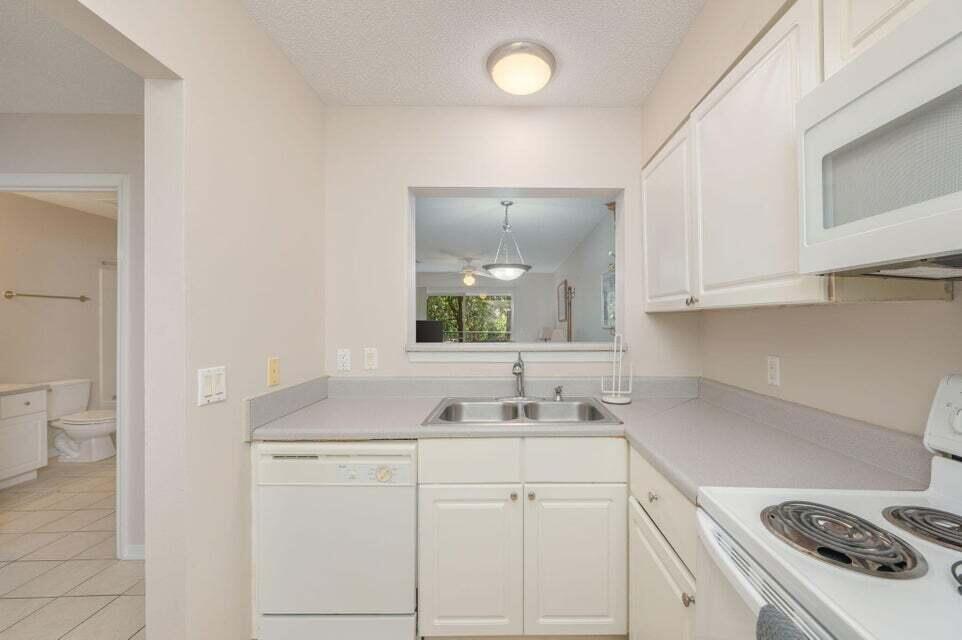 THE FLORIDA CLUB - Residential Lease