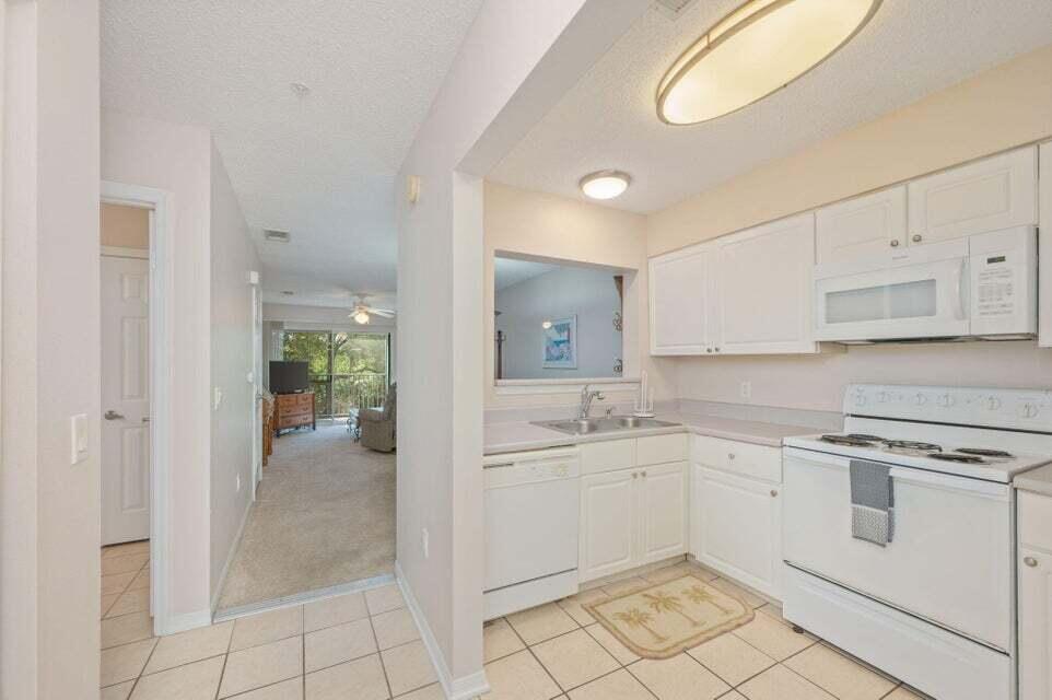 THE FLORIDA CLUB - Residential Lease