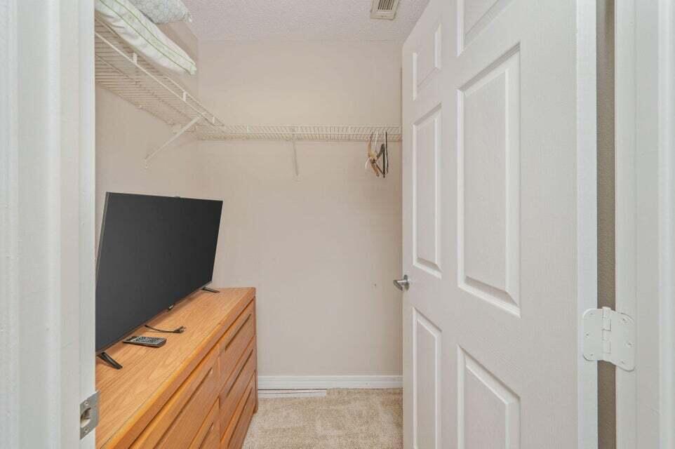 THE FLORIDA CLUB - Residential Lease