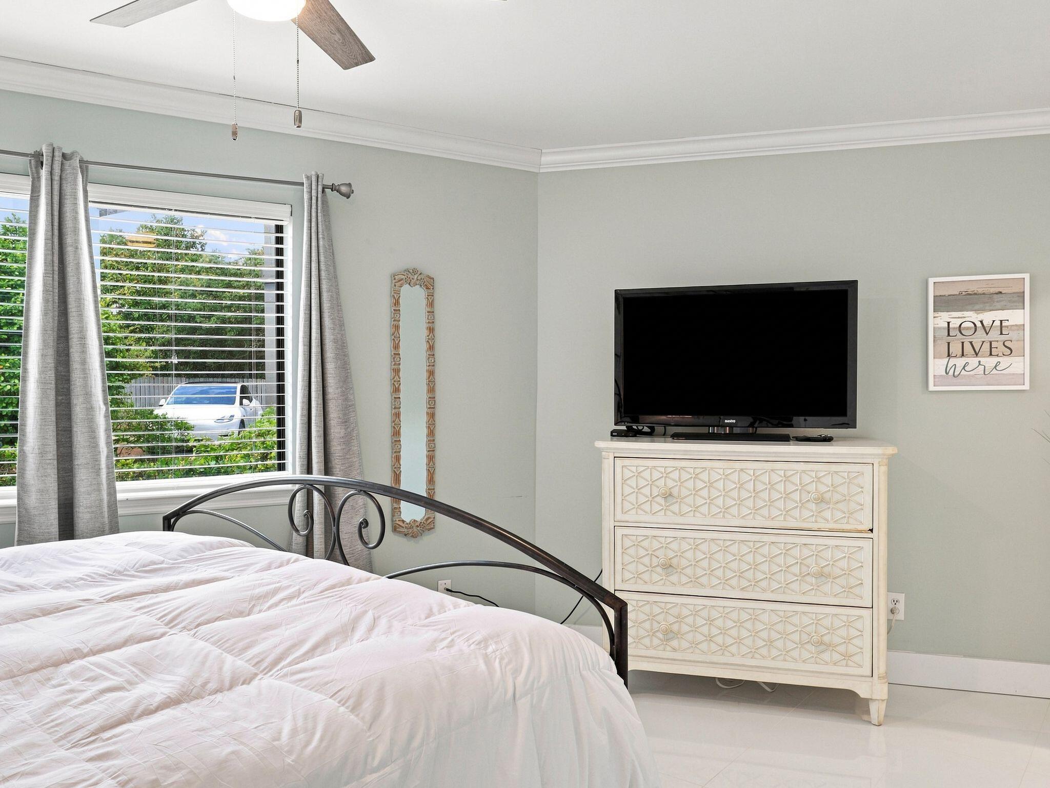 CRYSTAL VILLAGE CONDO PH 1 - Residential