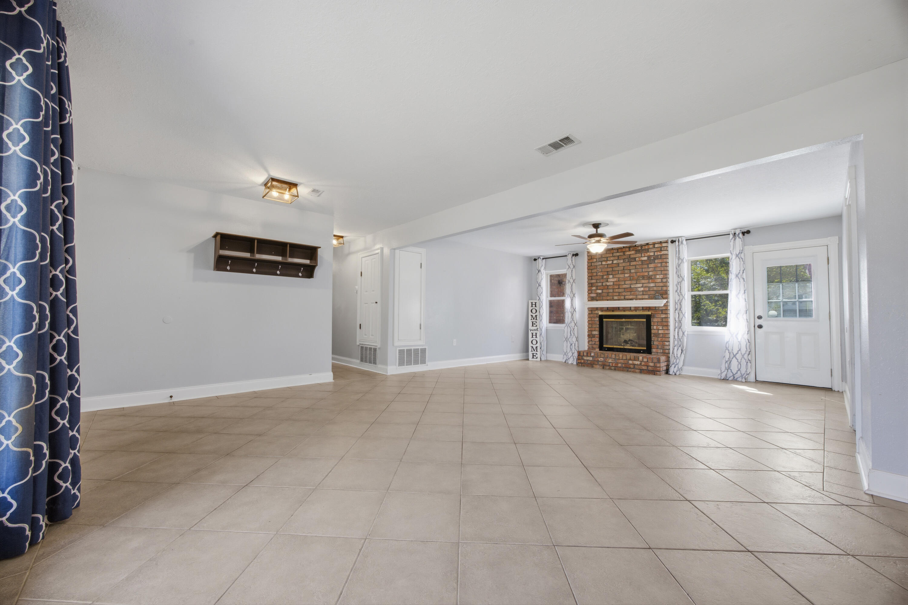 LAKE LORRAINE ESTATES 1 - Residential