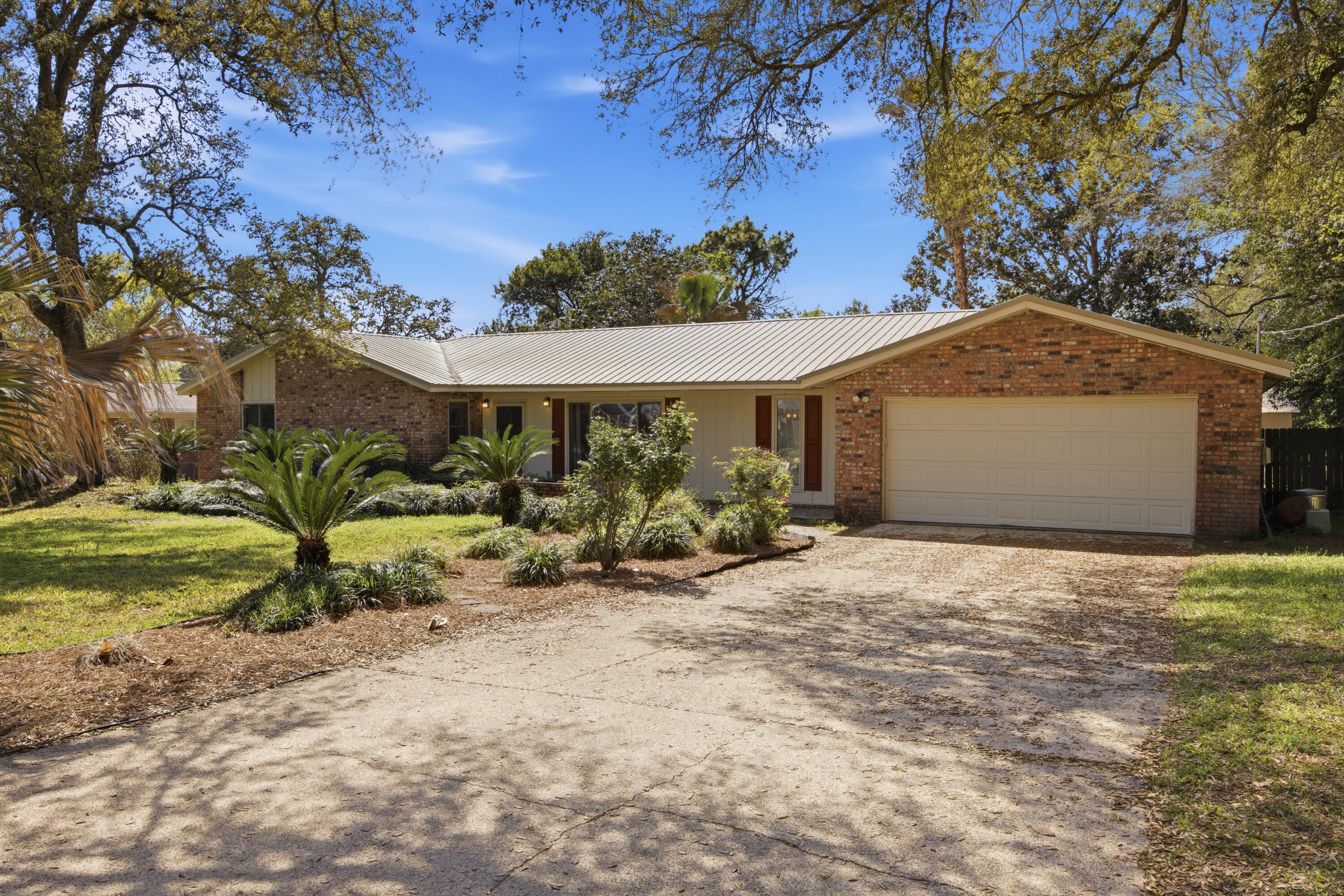 LAKE LORRAINE ESTATES 1 - Residential