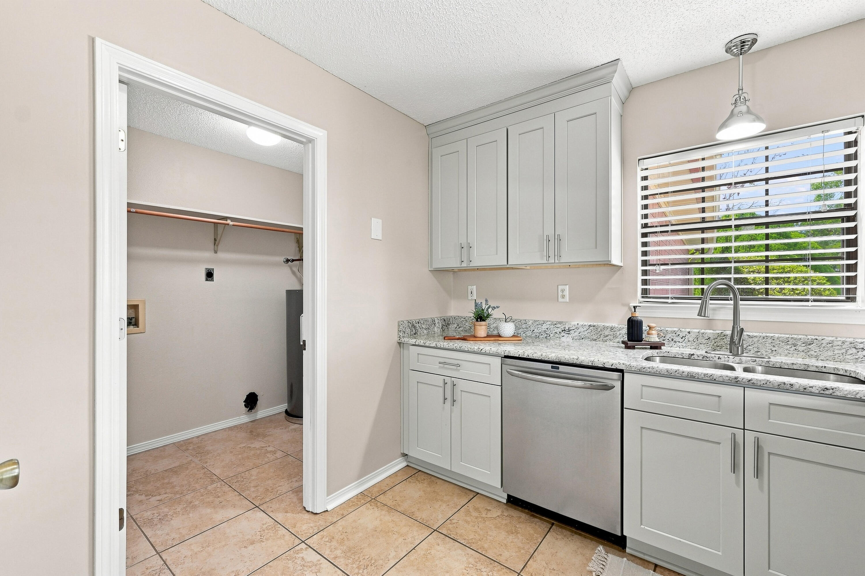 COUNTRYVIEW ESTATES 5TH ADDN - Residential