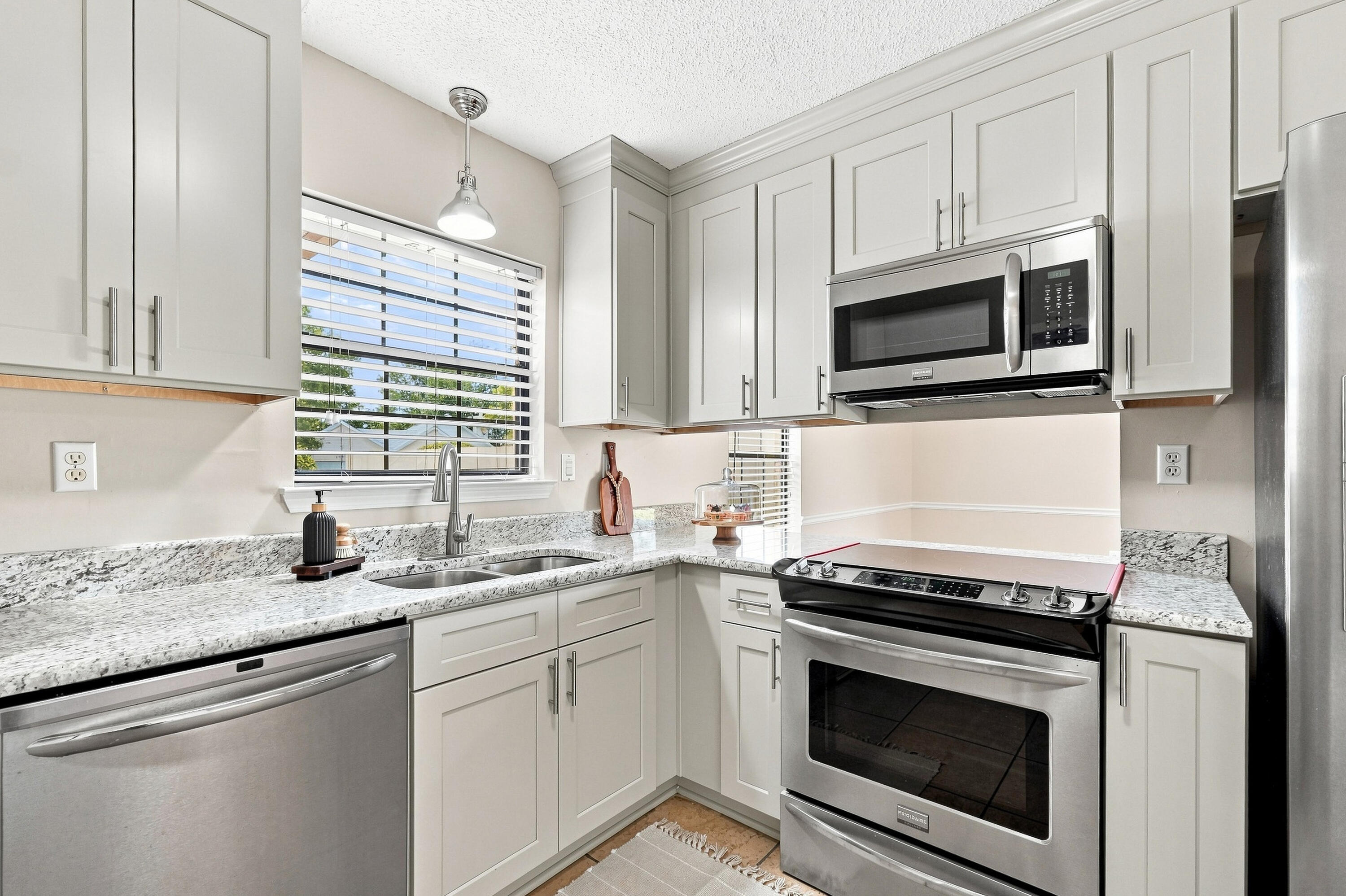 COUNTRYVIEW ESTATES 5TH ADDN - Residential