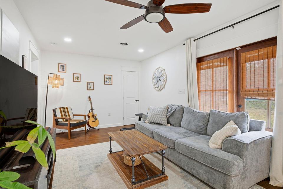 BAYOU WOODS - Residential Lease
